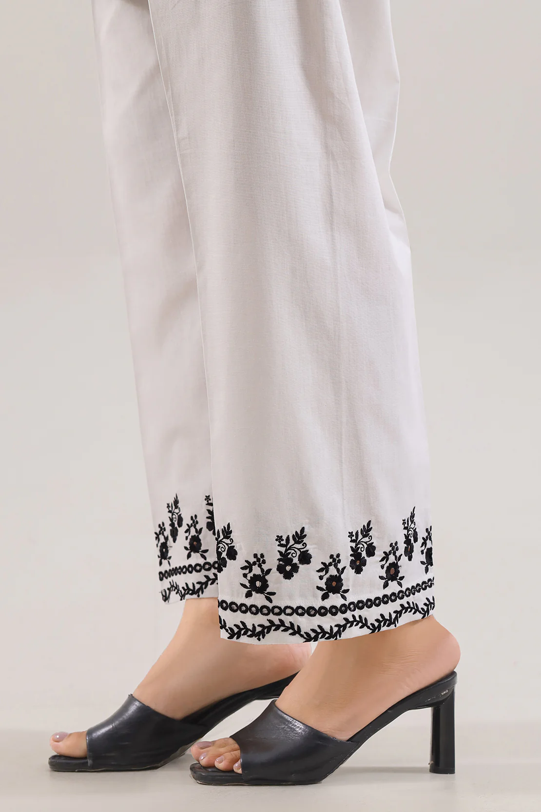 Embroidered Cotton Pant - Image 3