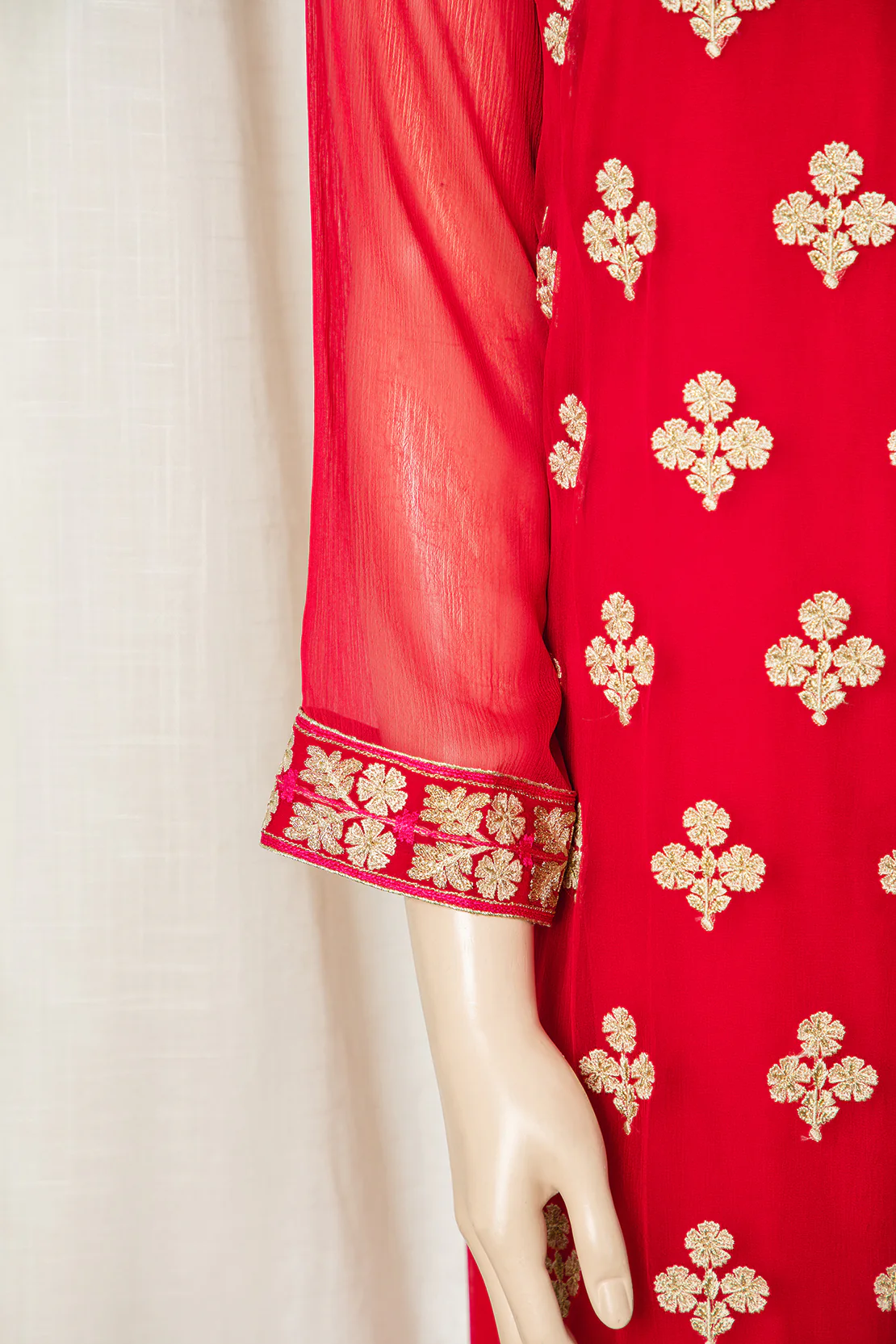 Unstitched Embroidered Luxury Chiffon 3 Piece With Chiffon Dupatta - Image 4