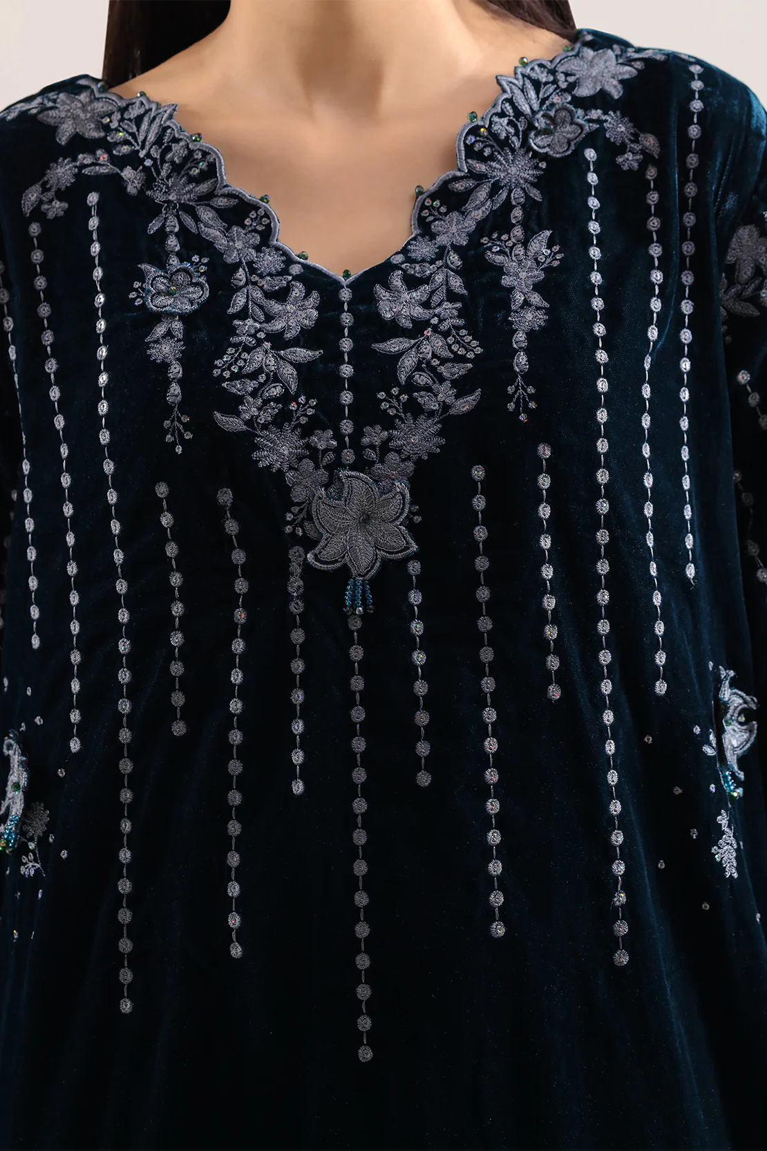 Luxury Pret Embroidered Velvet Kaftaan Shirt - Image 3