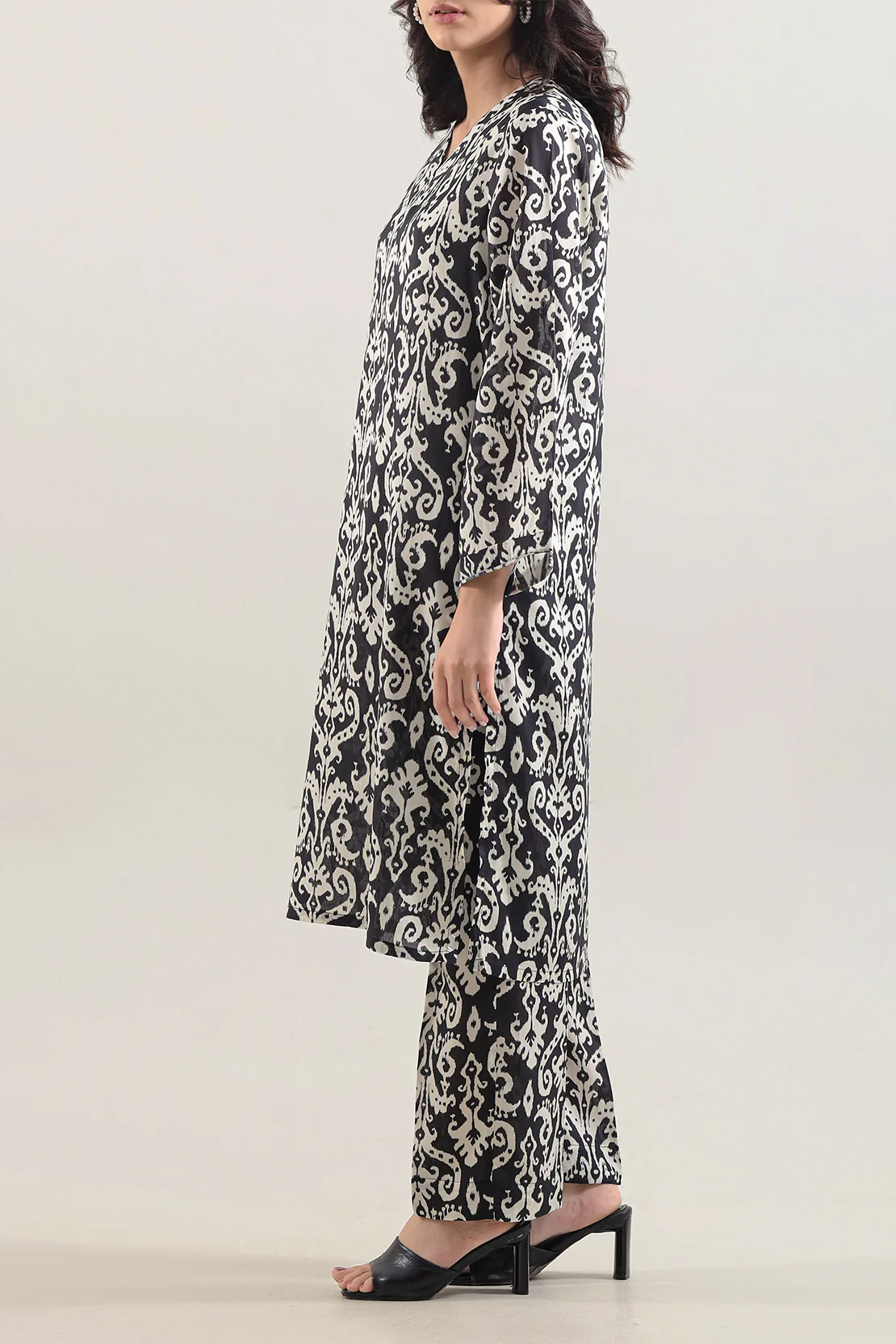 Printed Arabic Lawn Stitched Shirt - Image 2