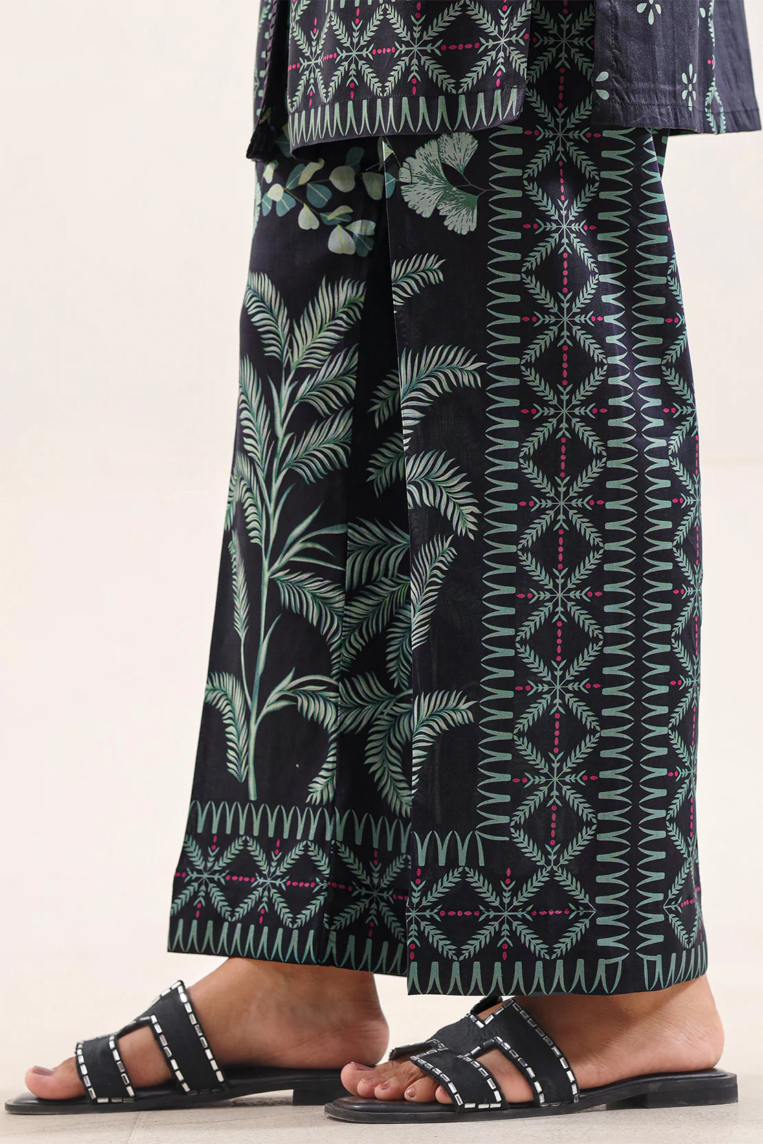 Printed Arabic Lawn Stitched Shirt - Image 5