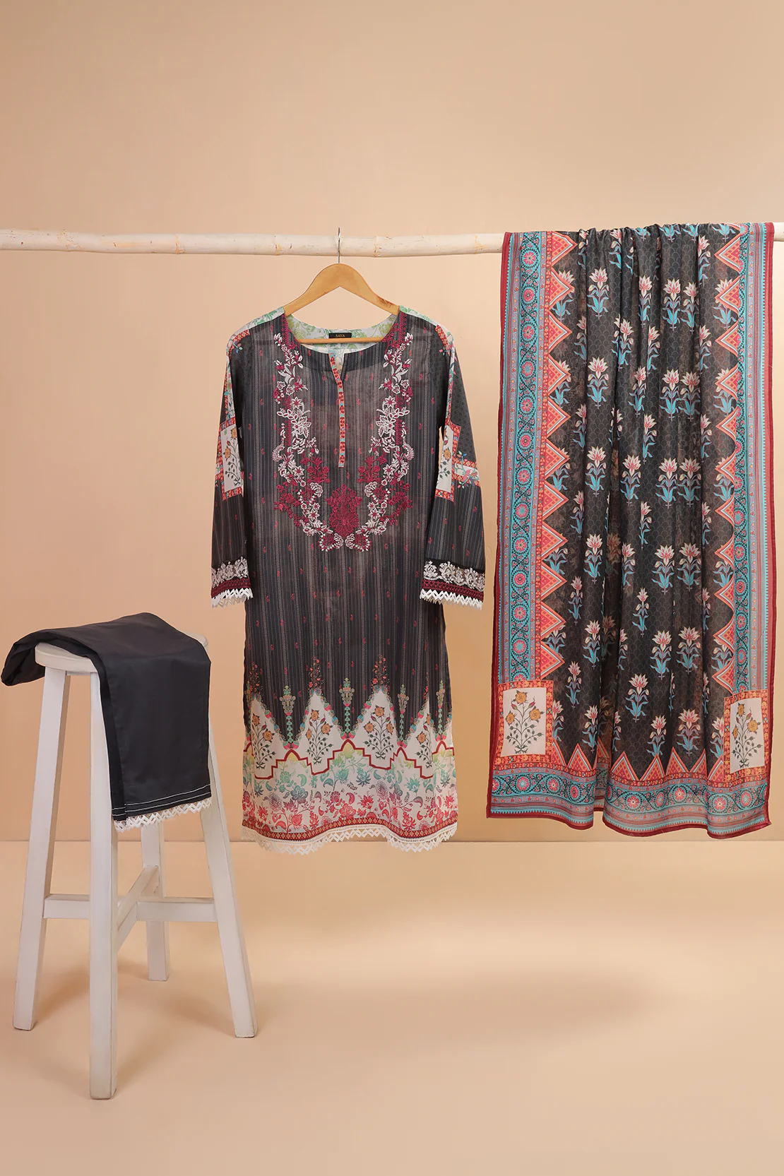 Printed Embroidered Lawn Stitched 3 Piece - Image 5