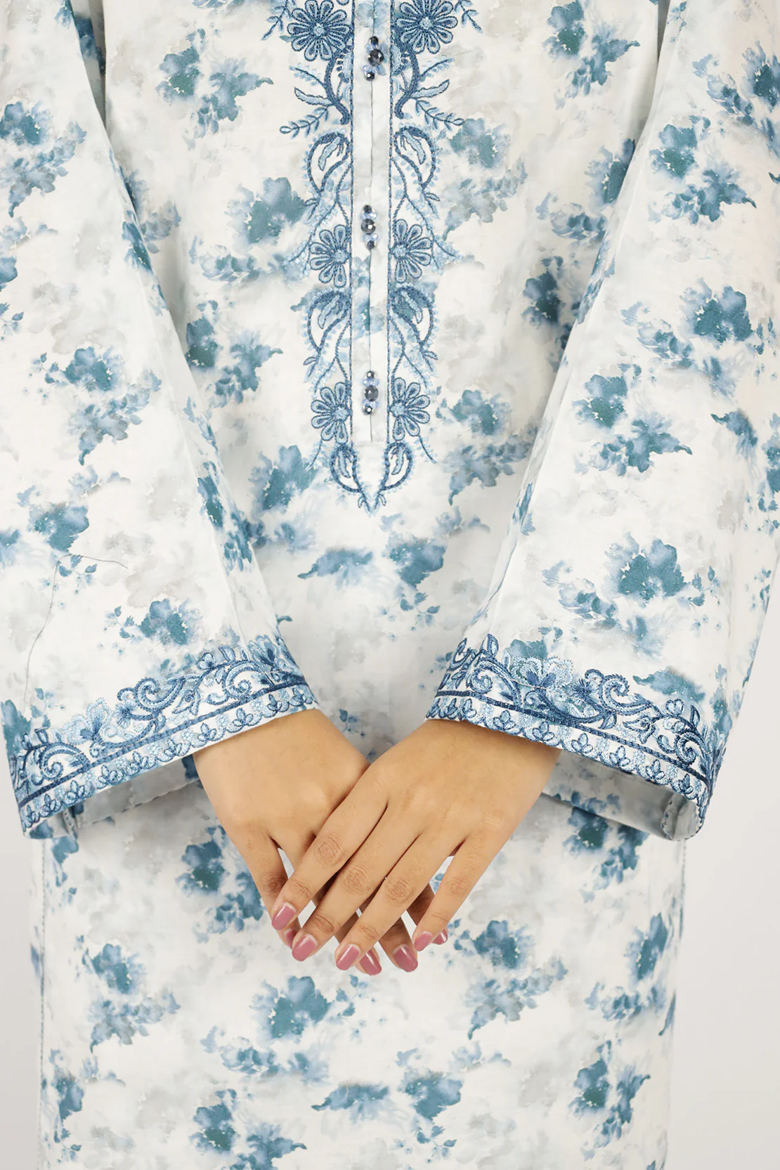 Printed Embroidered Lawn Stitched 3 Piece - Image 4