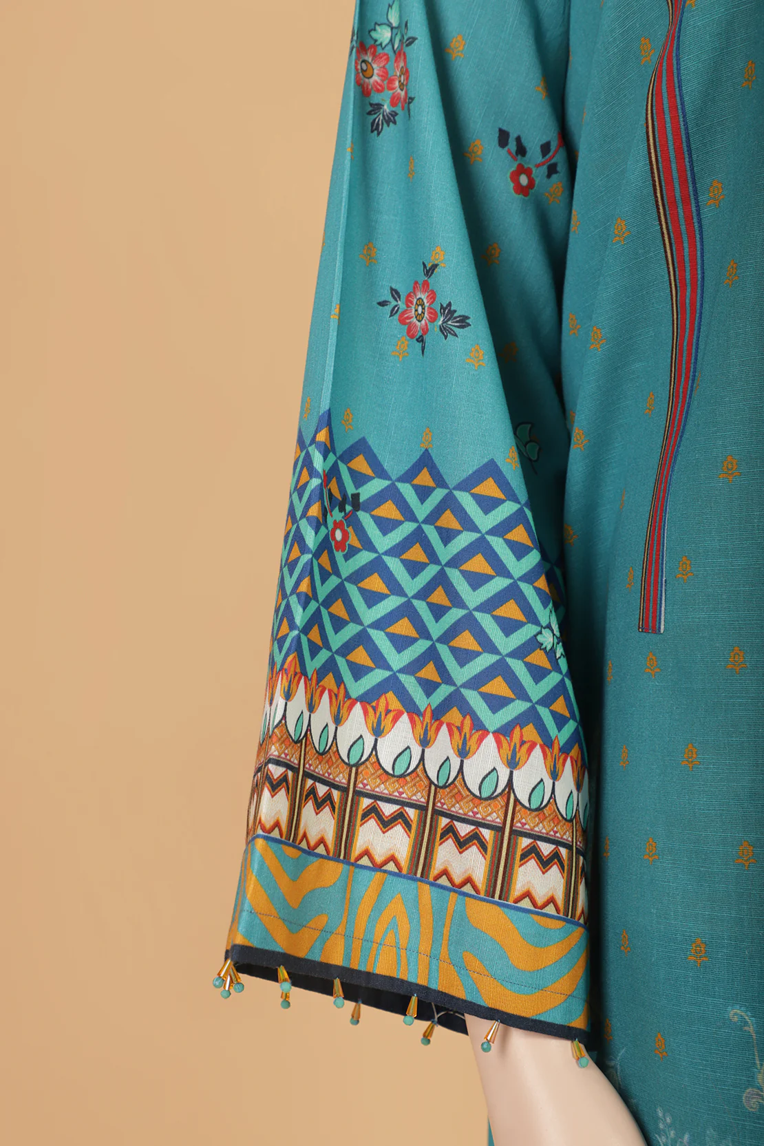 Unstitched Printed Khaddar 3 Piece - Image 4