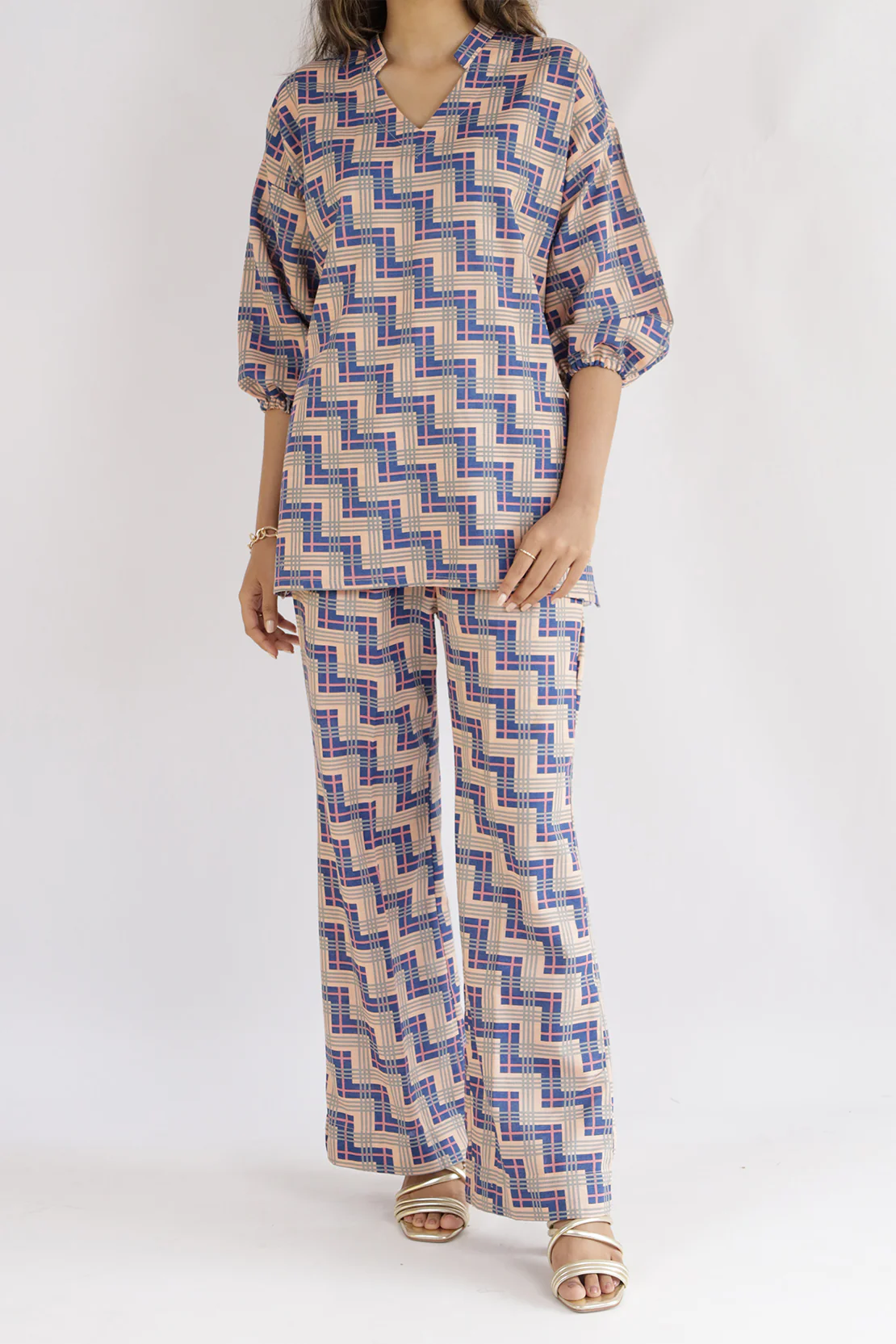 Printed Khaddar Stitched 2 Piece (Shirt/Trouser) - Image 3