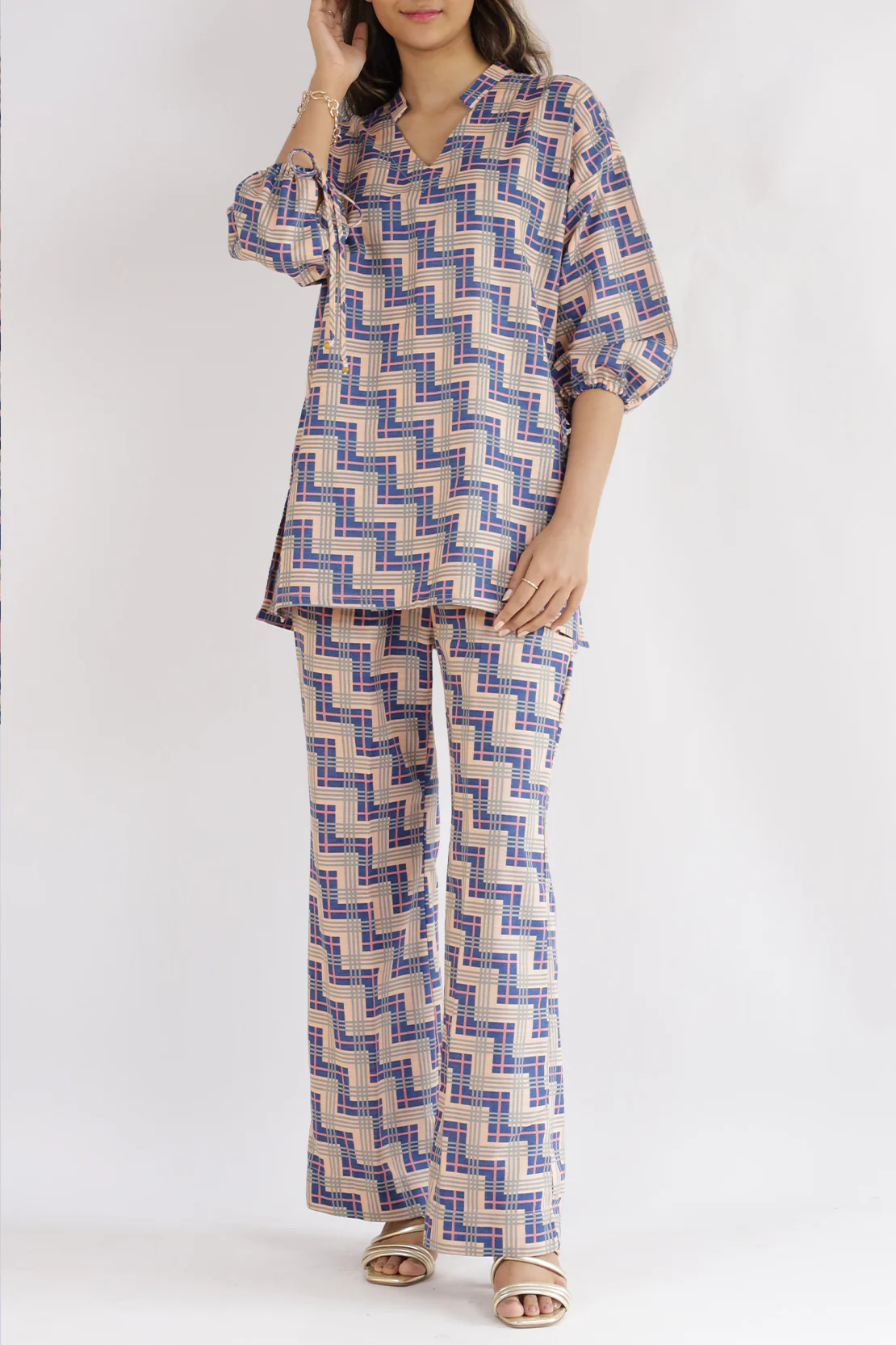 Printed Khaddar Stitched 2 Piece (Shirt/Trouser) - Image 4