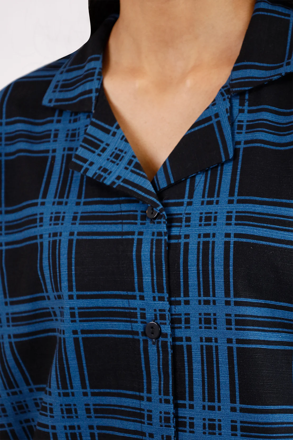 Printed Khaddar Stitched 2 Piece (Shirt/Trouser) - Image 4