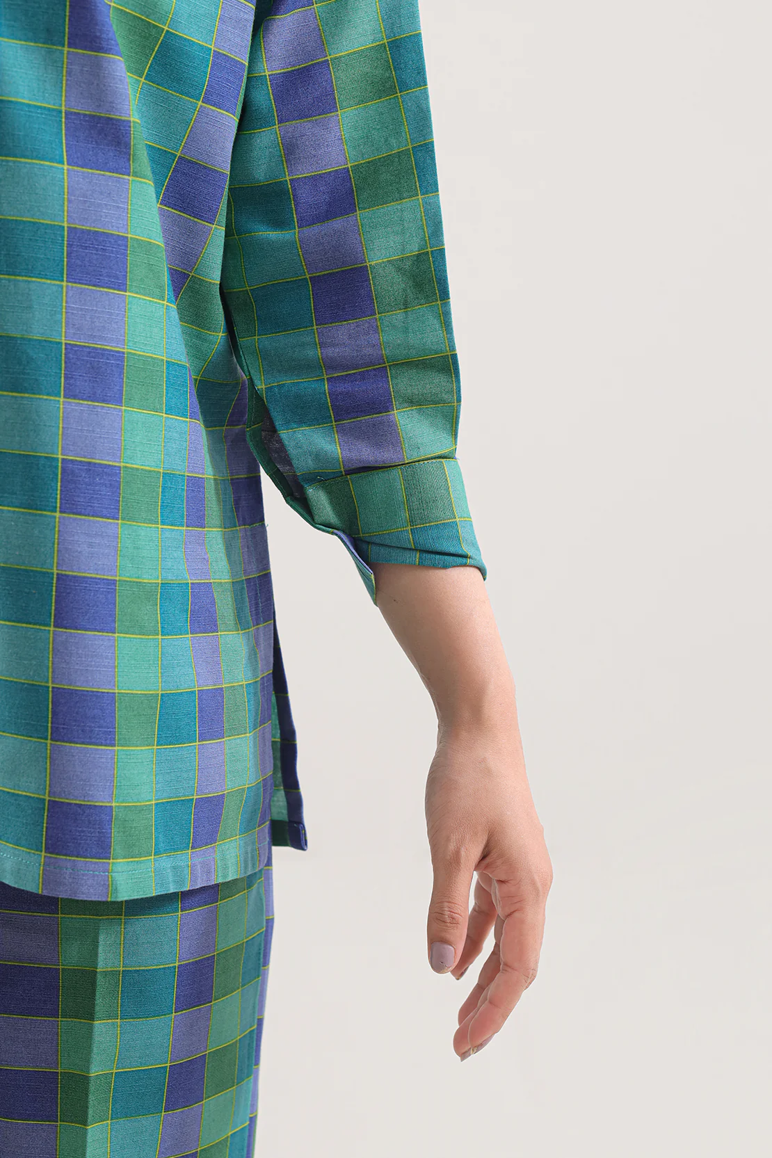 Printed Khaddar Stitched 2 Piece (Shirt/Trouser) - Image 4