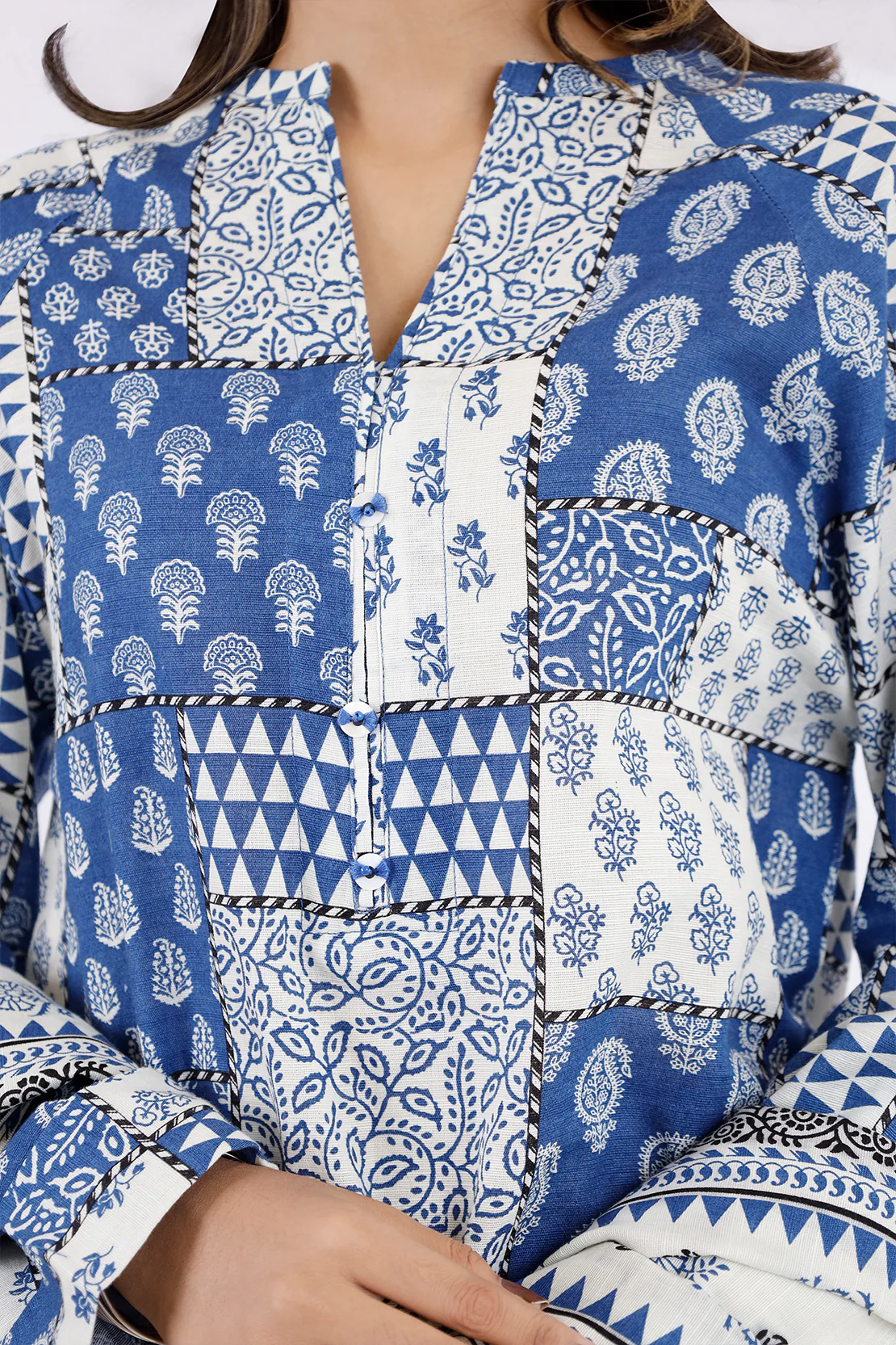 Printed Khaddar Stitched 2 Piece (Shirt/Trouser) - Image 4