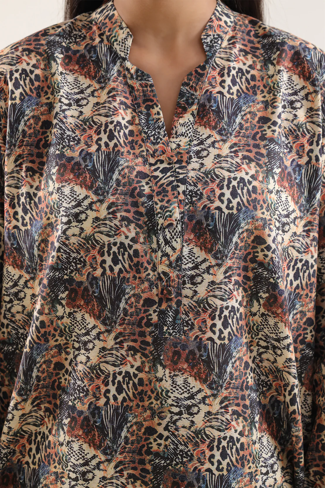 Printed Khaddar Stitched 2 Piece (Shirt/Trouser) - Image 3