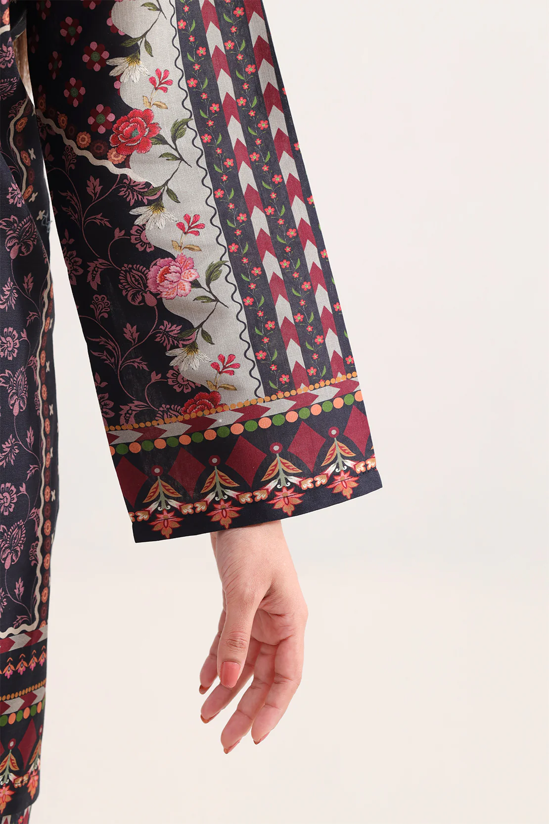 Printed Khaddar Stitched 2 Piece (Shirt/Trouser) - Image 4