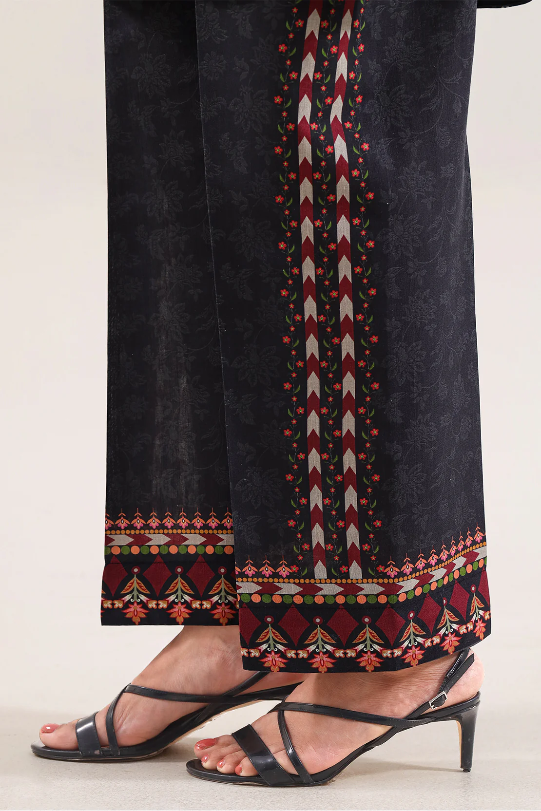 Printed Khaddar Stitched 2 Piece (Shirt/Trouser) - Image 5