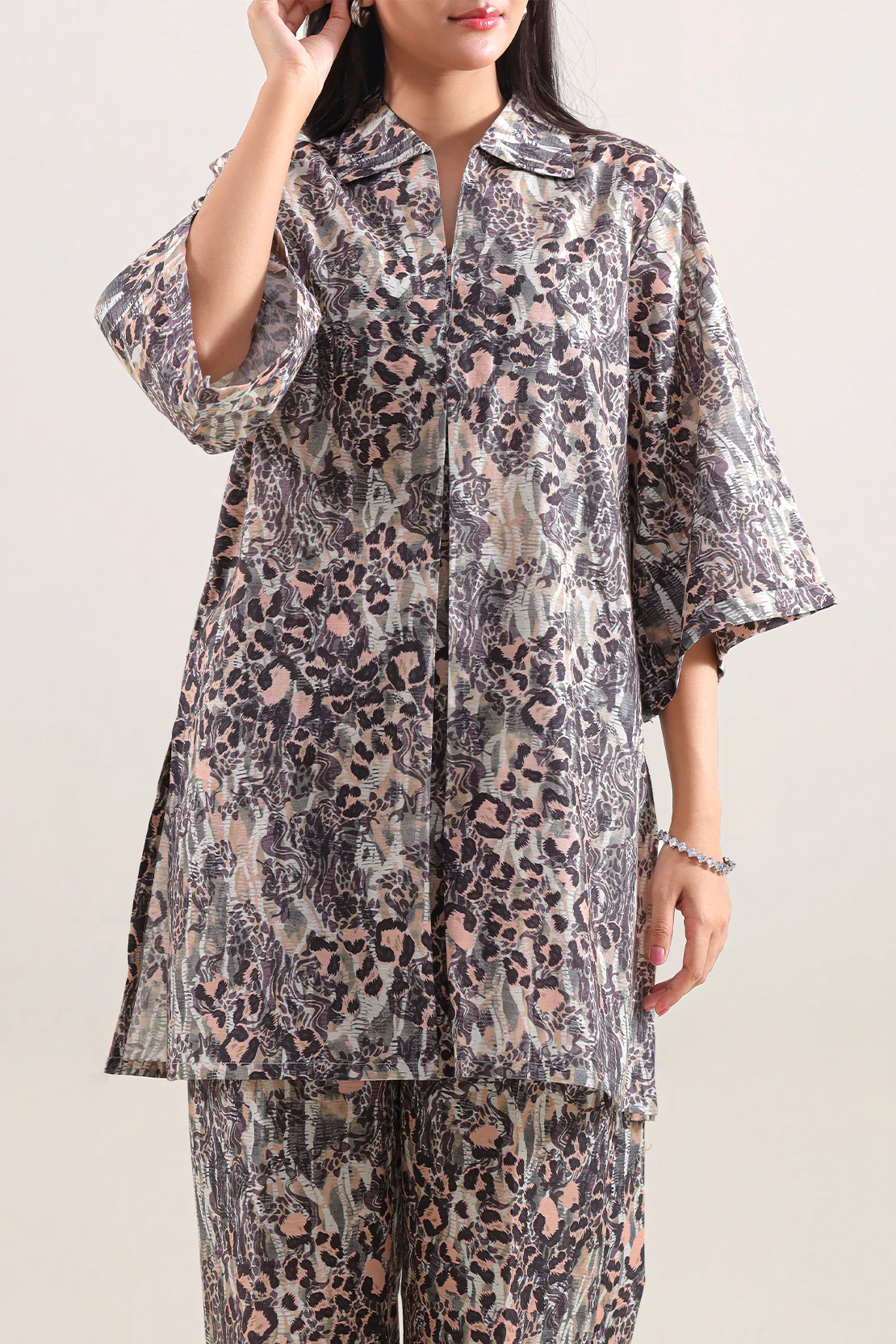 Printed Khaddar Stitched 2 Piece (Shirt/Trouser) - Image 3
