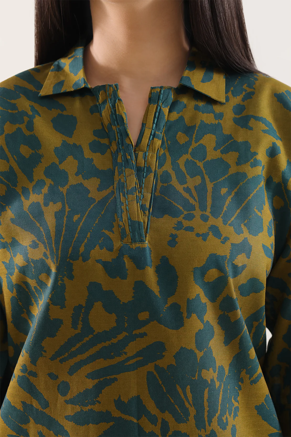 Printed Khaddar Stitched 2 Piece (Shirt/Trouser) - Image 3