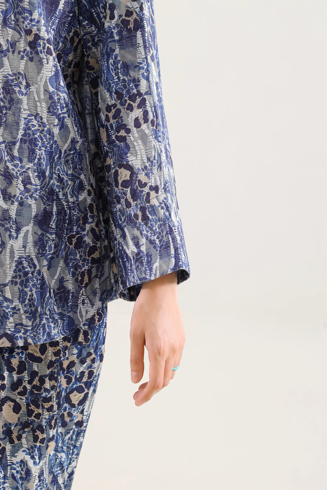 Printed Khaddar Stitched 2 Piece (Shirt/Trouser) - Image 6