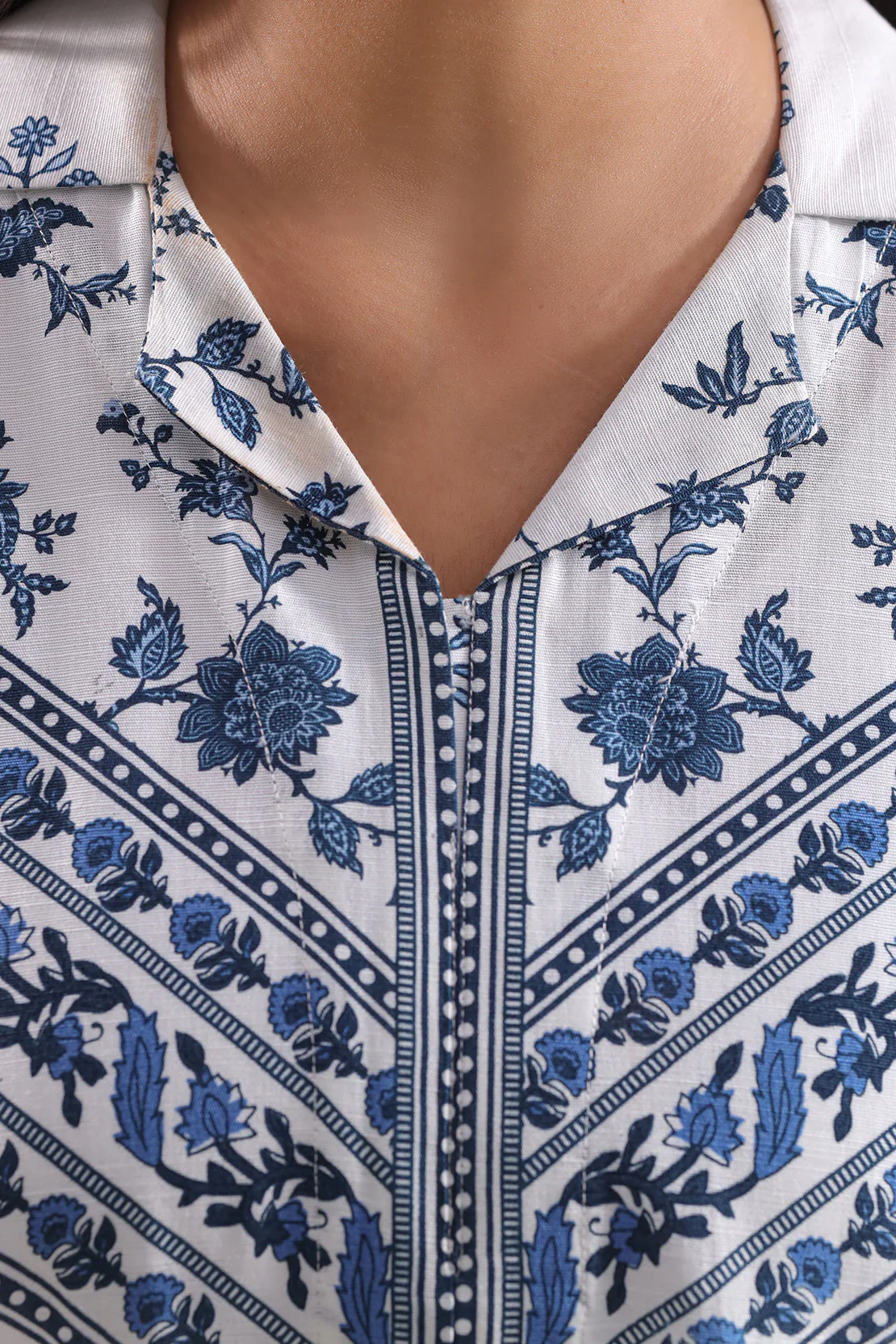 Printed Khaddar Stitched 2 Piece (Shirt/Trouser) - Image 4