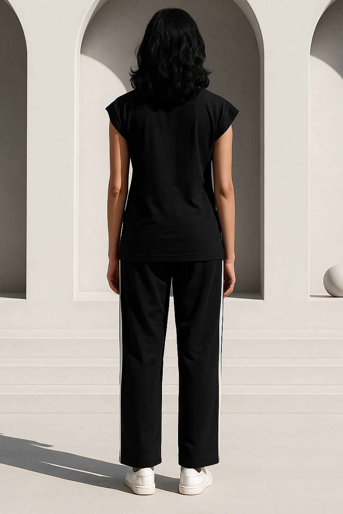 Relaxed Drawstring Trousers - Image 4