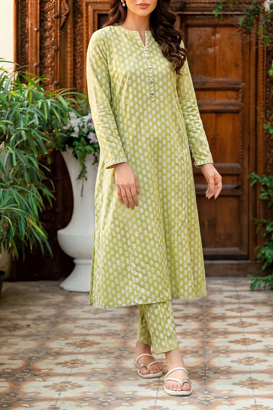 SAYA's Printed Lawn Stitched Shirt For Mom And Daughter - Image 3