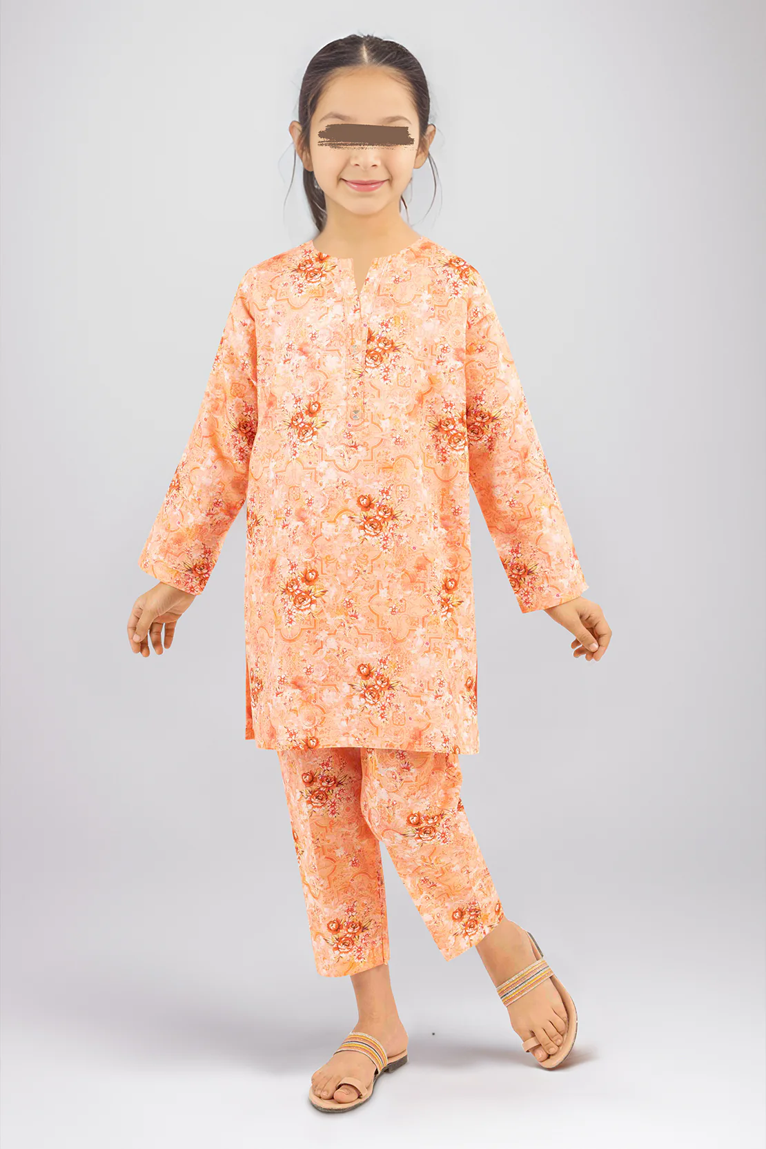 Saya'S Stitched Printed Khaddar/Linen For Mom And Daughter - Image 2