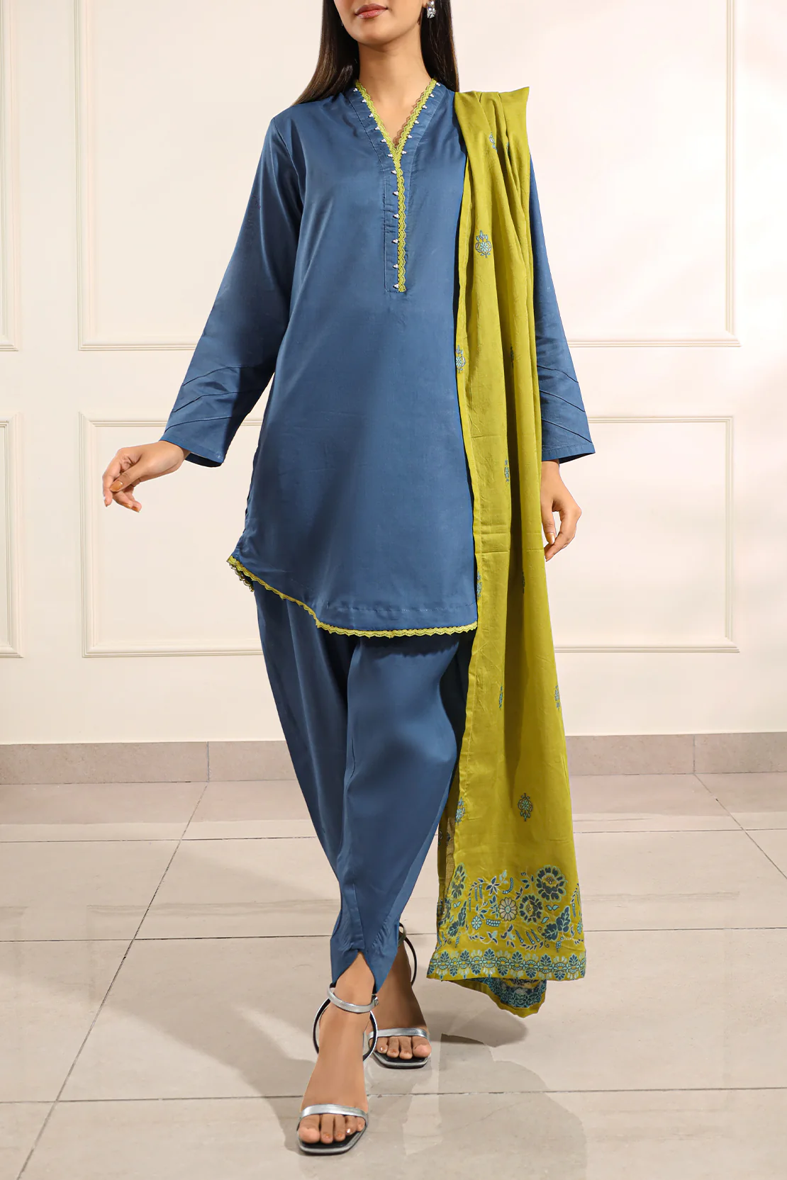 Solid Stitched Lawn Stitched 3 Piece - Image 3