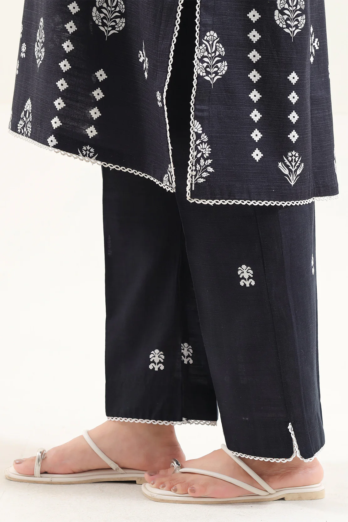 Stitched Khaddar Suit – Printed (3PC Or 2PC) - Image 6