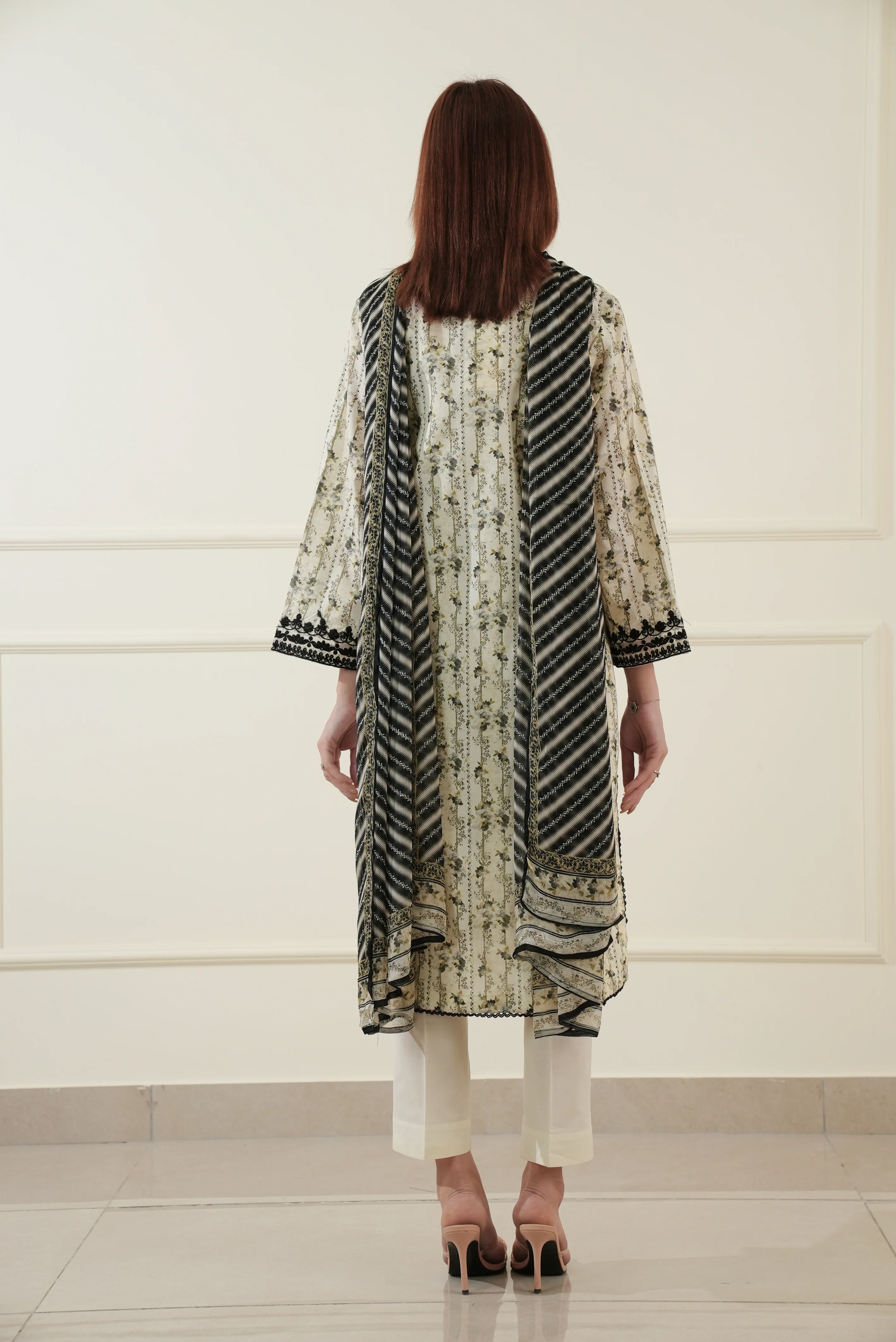 Stitched Printed Embroidered Lawn 3 Piece - Image 4
