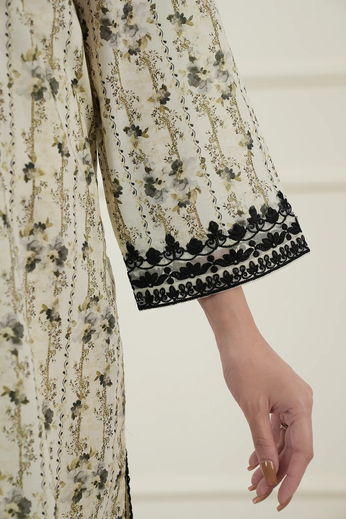 Stitched Printed Embroidered Lawn 3 Piece - Image 7