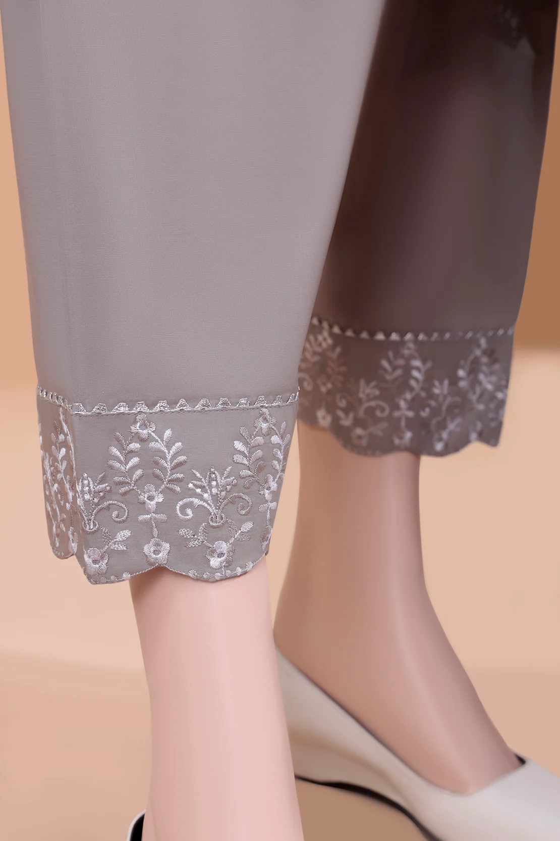 Unstitched Solid Embroidered Cambric 3 Piece With Chiffon Dupatta - Image 7
