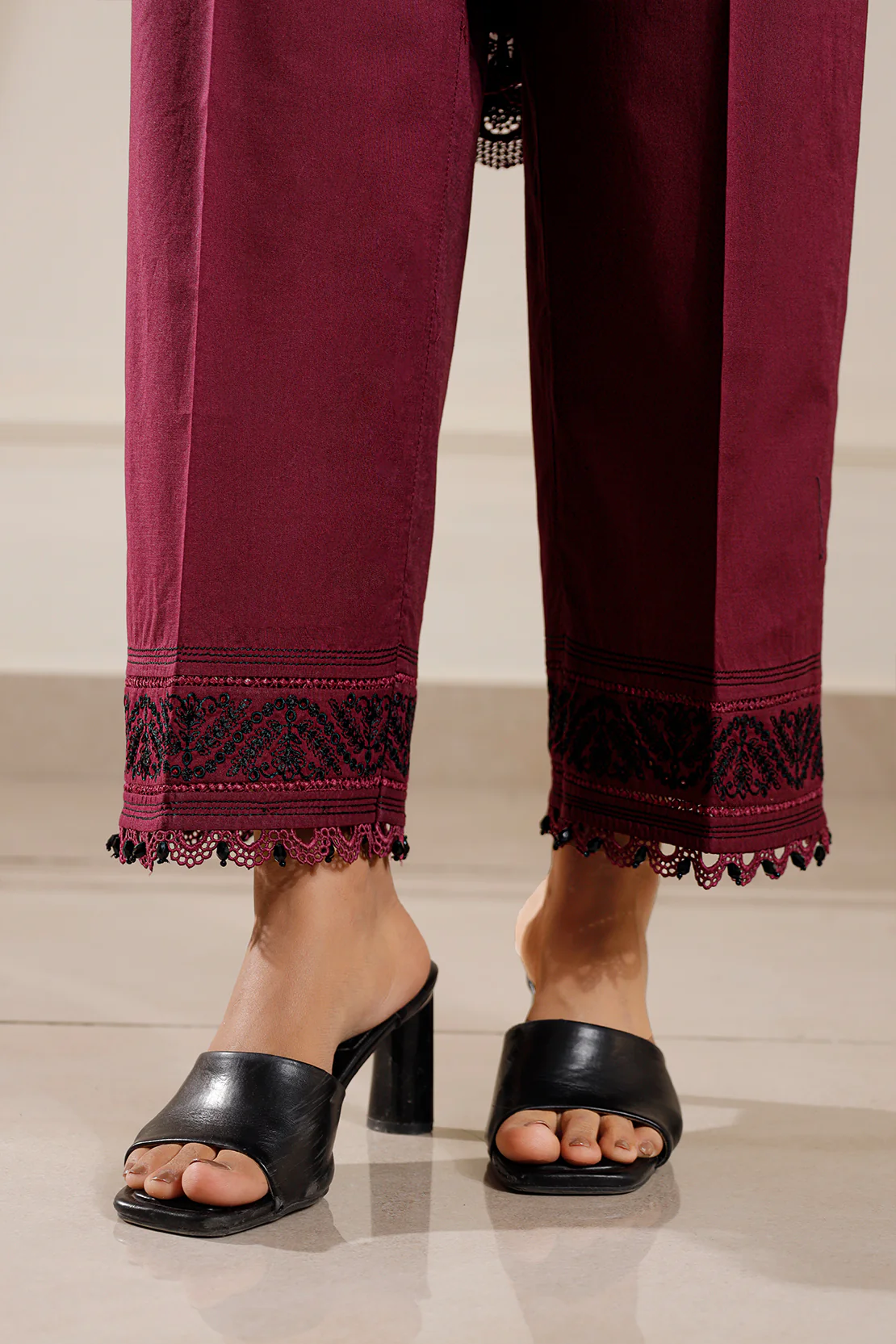 Unstitched Embroidered Cambric 3 Piece with Chiffon Dupatta - Image 11