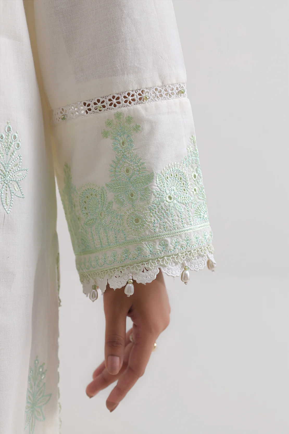 Unstitched Embroidered Cambric 3 Piece With Chiffon Dupatta - Image 4