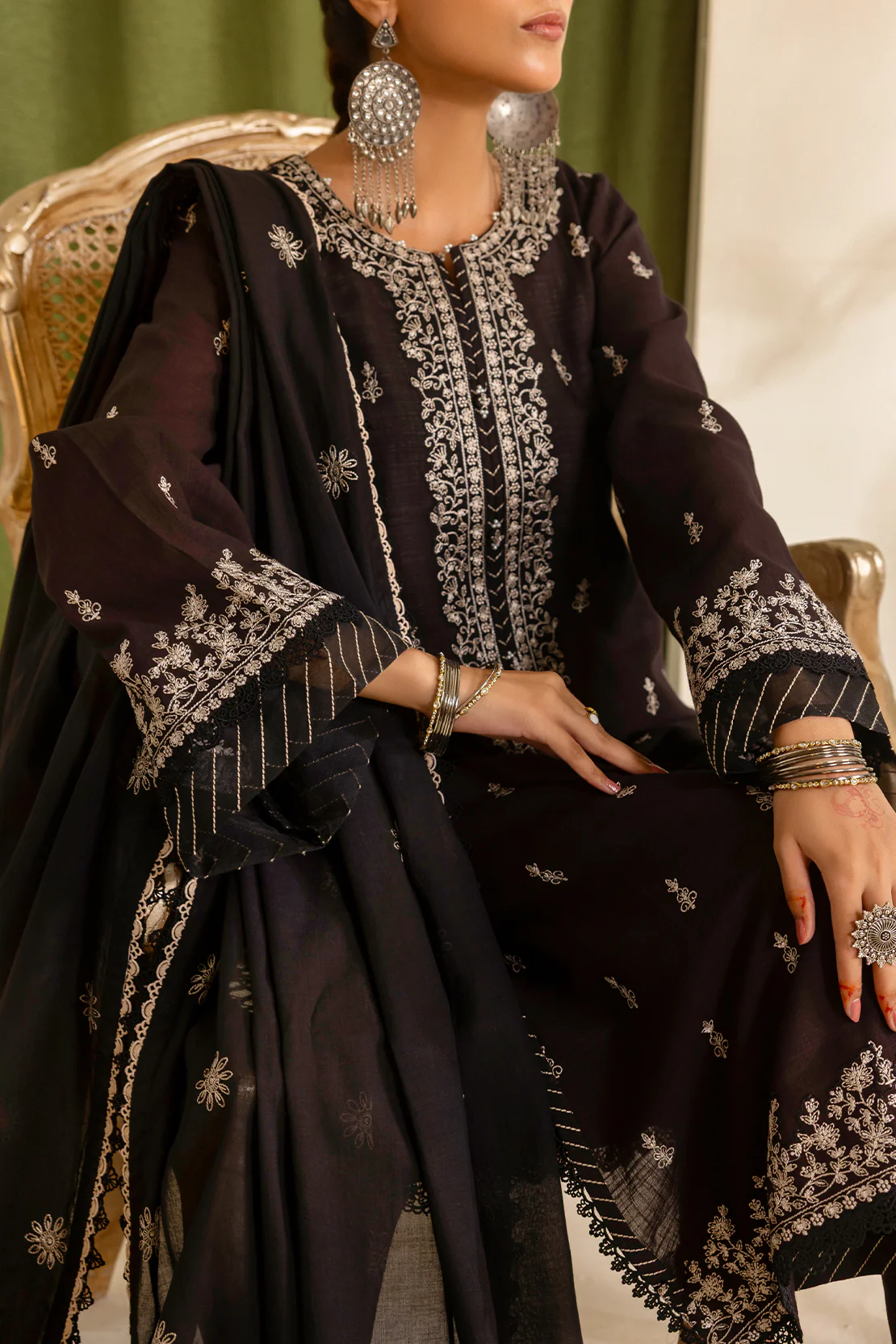 Unstitched Embroidered Cambric 3 Piece - Image 4