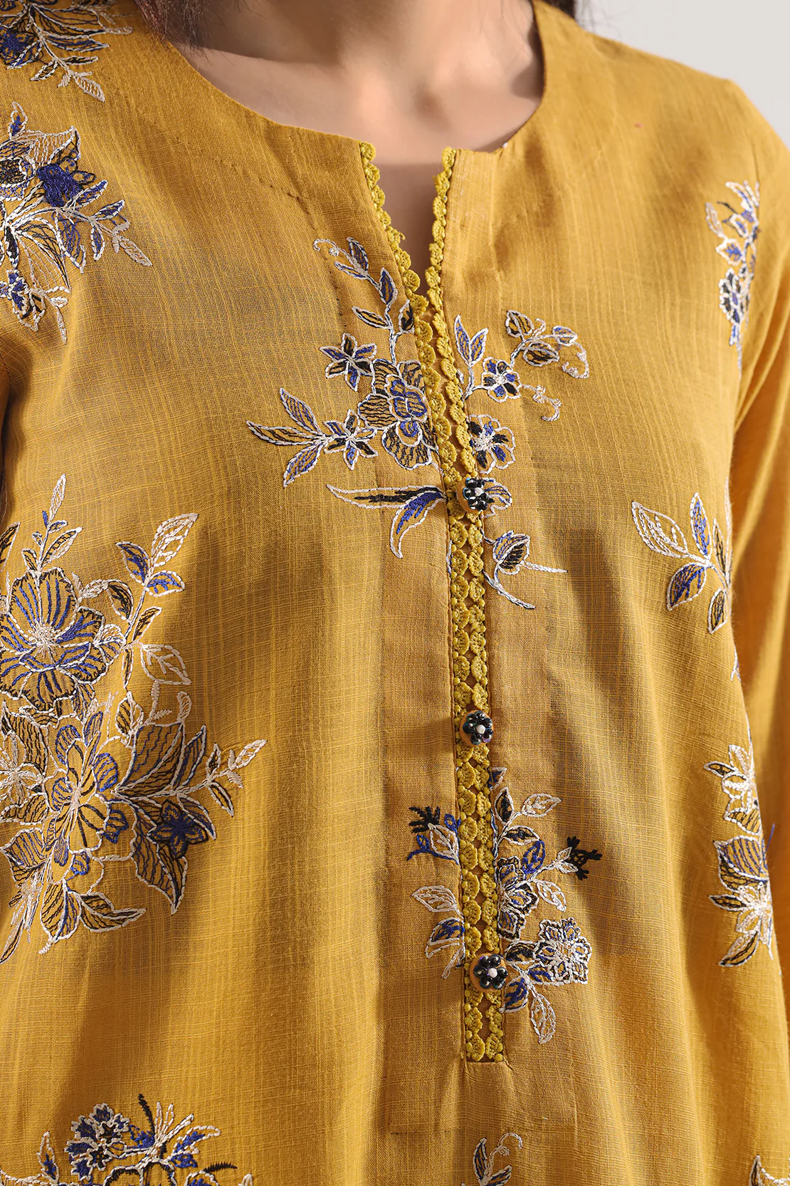 Unstitched Embroidered Warm Khaddar 2 Piece (Shirt/Trouser) - Image 4
