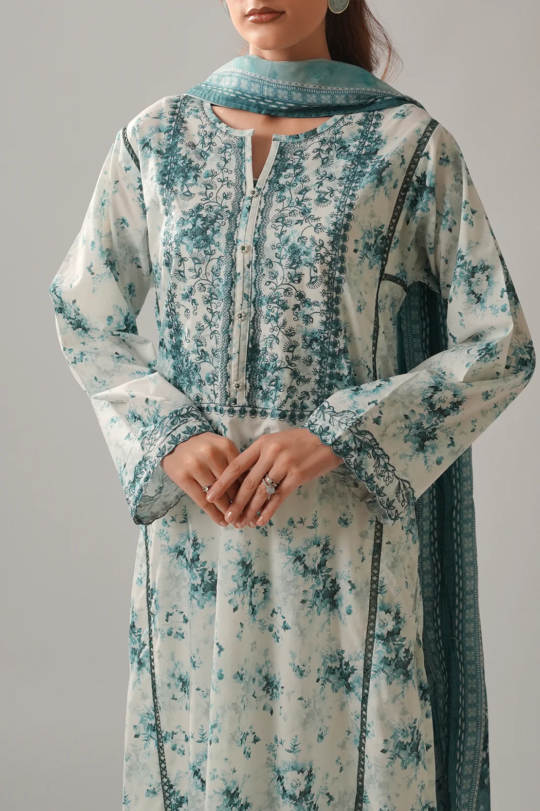 Unstitched Embroidered Lawn 3 Piece With Chiffon Dupatta
