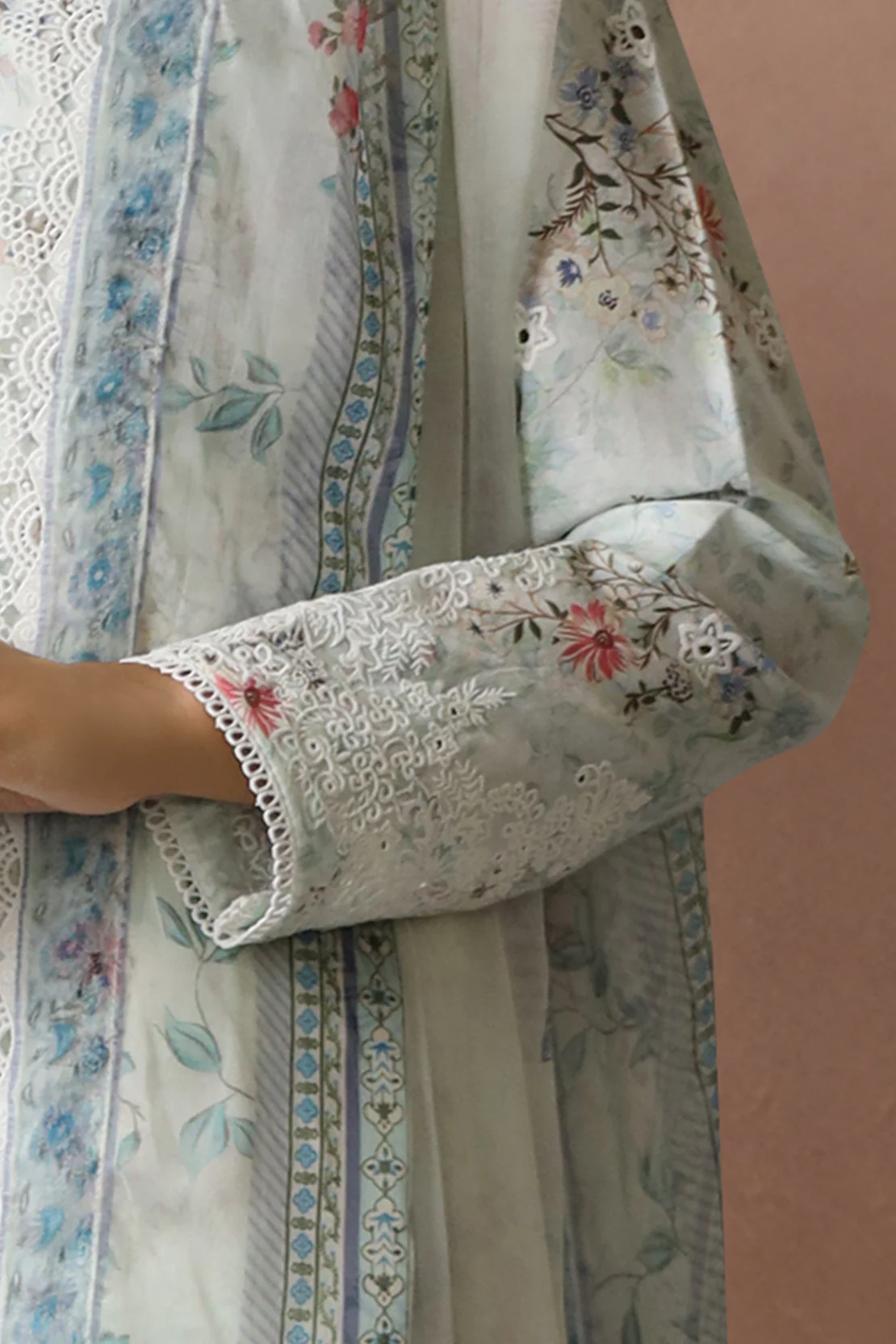 Unstitched Embroidered Self Jacquard 3 Piece With Chiffon Dupatta - Image 4