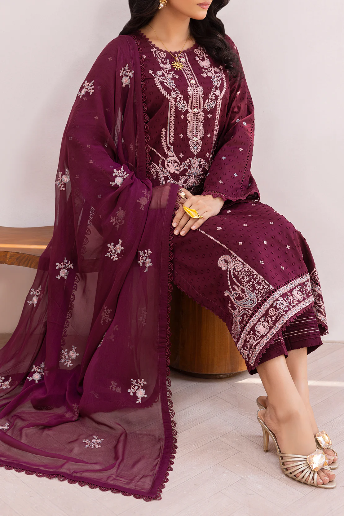 Unstitched Embroidered Self Jacquard 3 Piece With Chiffon Dupatta - Image 4
