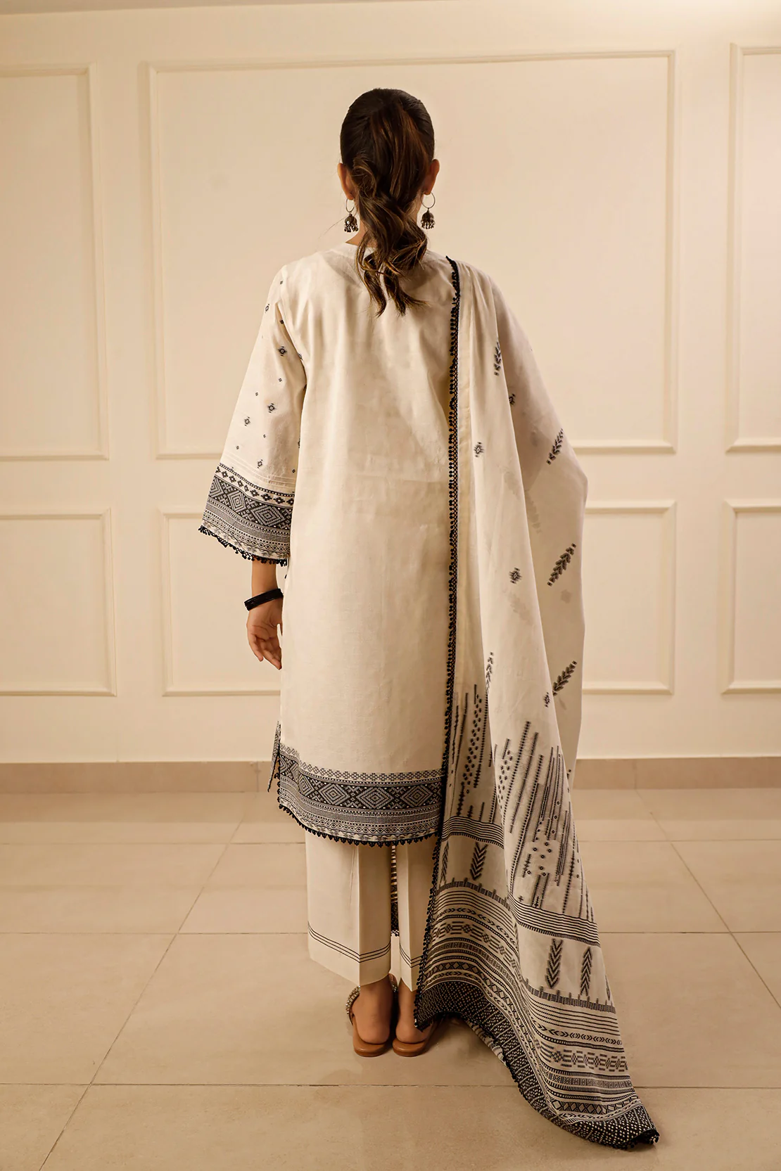 Unstitched Jacquard Cotton Shirt - Image 9