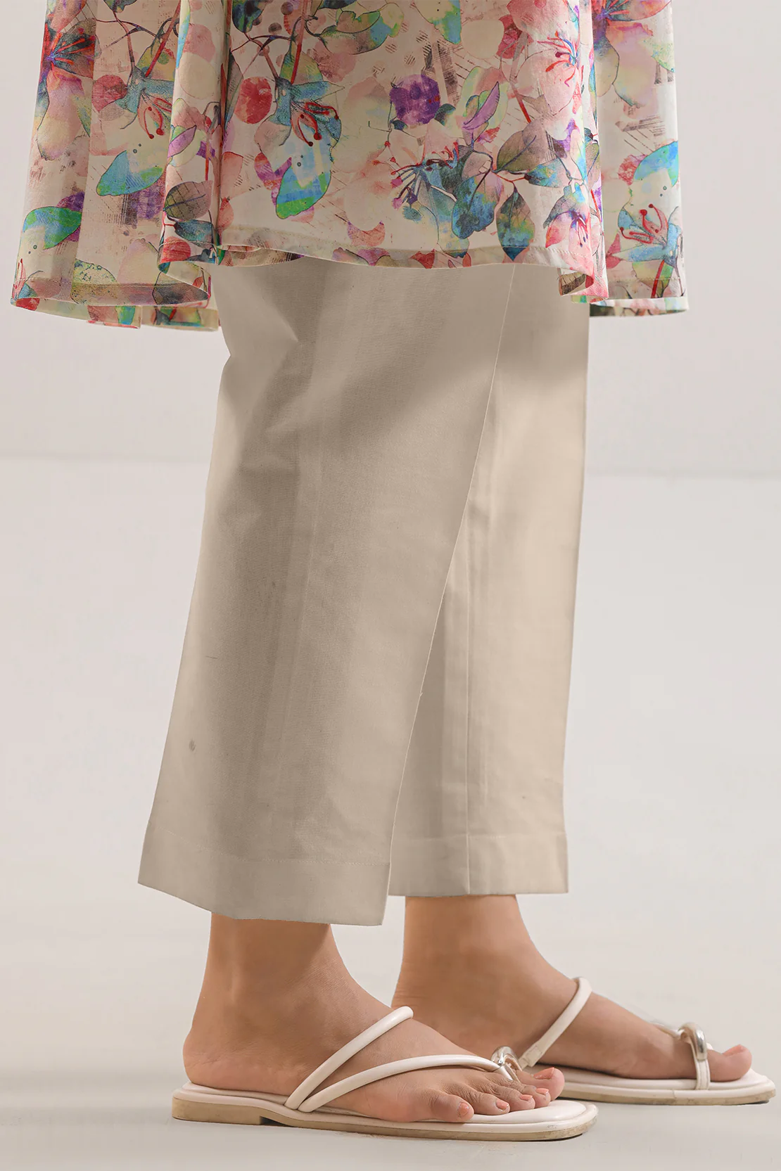 Unstitched Printed Arabic Lawn 3 Piece - Image 4