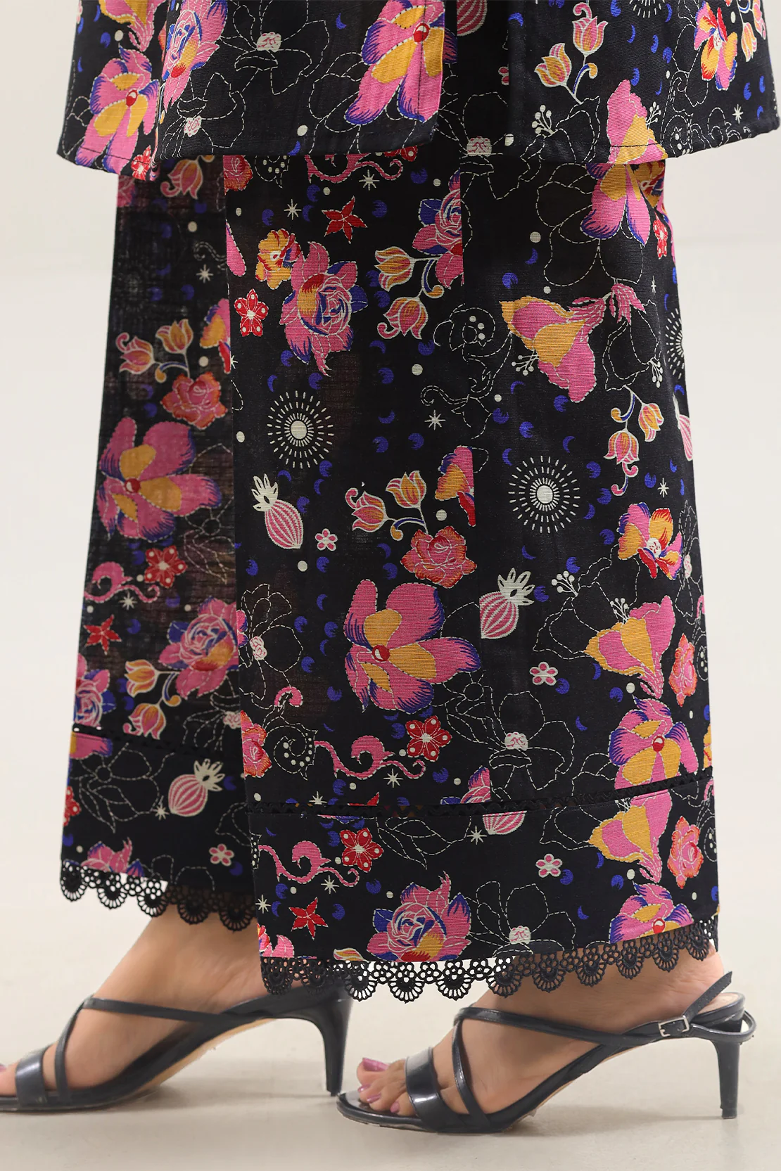 Unstitched Printed Warm Khaddar 2 Piece (Shirt/Trouser) - Image 5