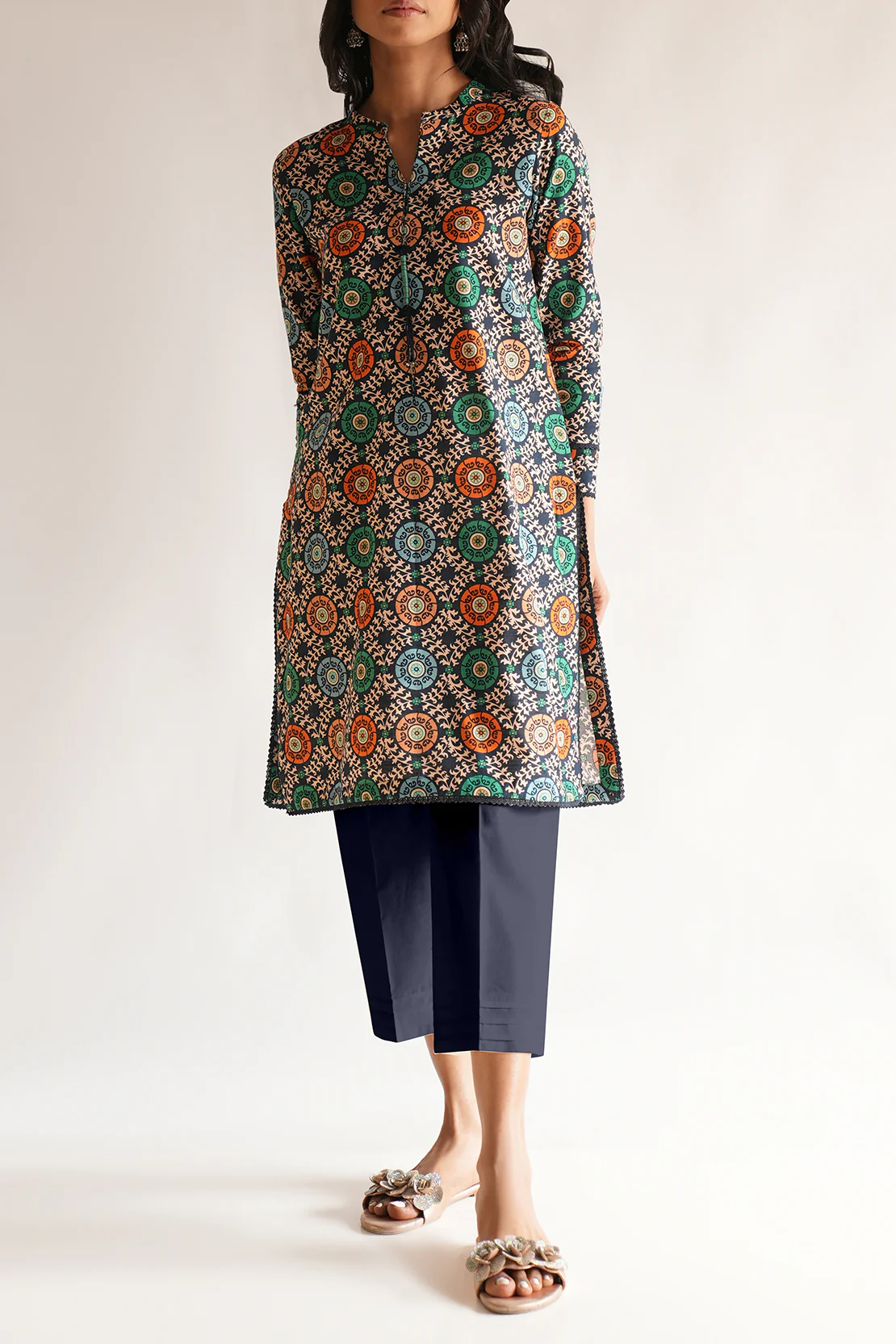 Unstitched Printed Warm Khaddar 3 Piece - Image 2