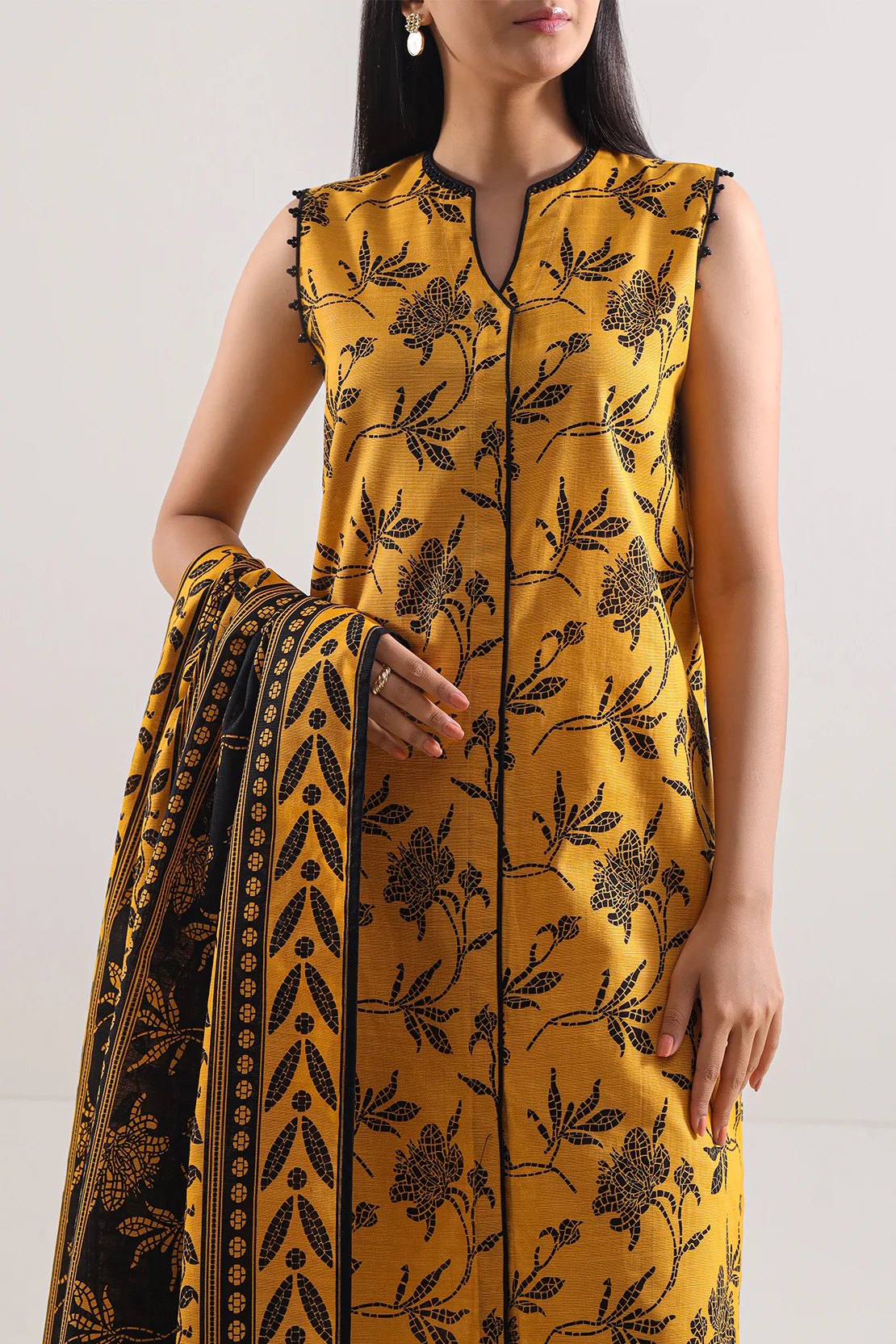 Unstitched Printed Warm Khaddar 3 Piece - Image 2