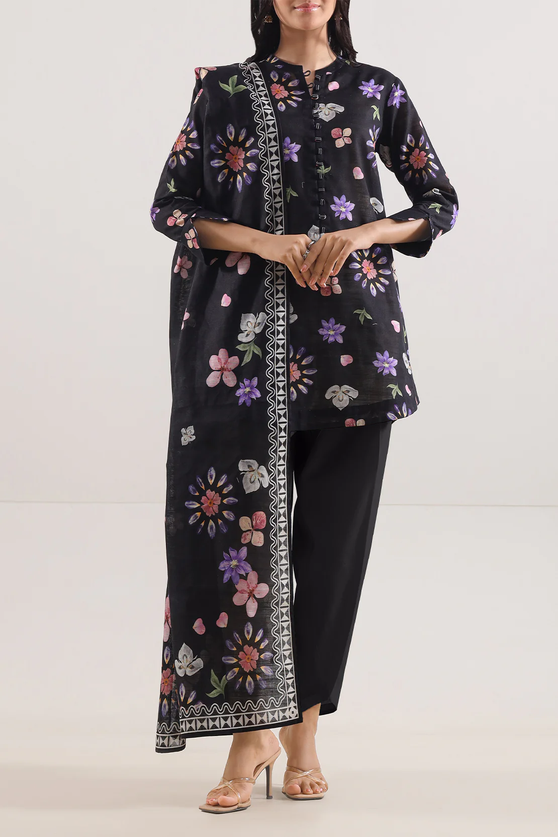Unstitched Printed Cotton Khaddar 3 Piece - Image 2
