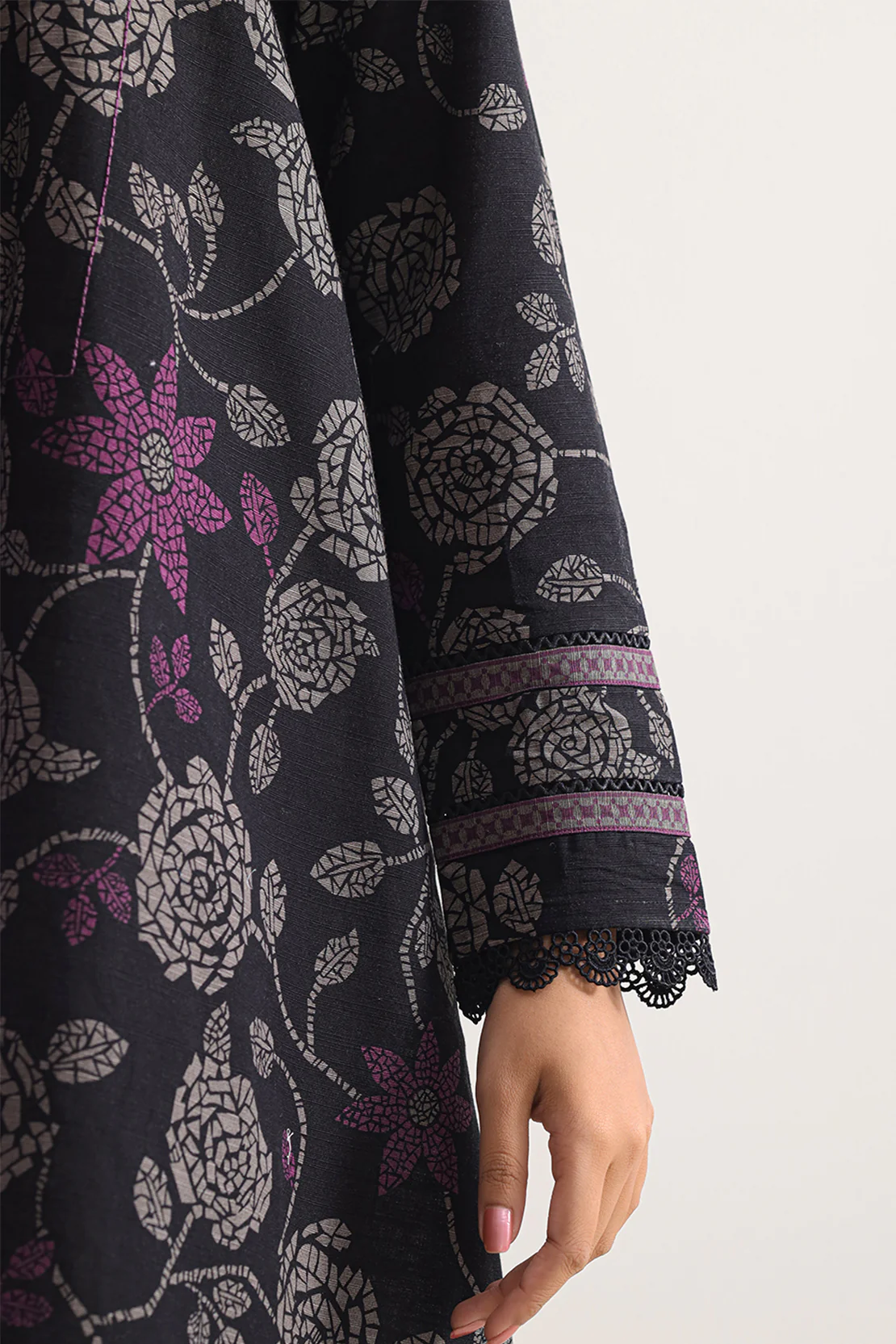 Unstitched Printed Cotton Khaddar 3 Piece - Image 5