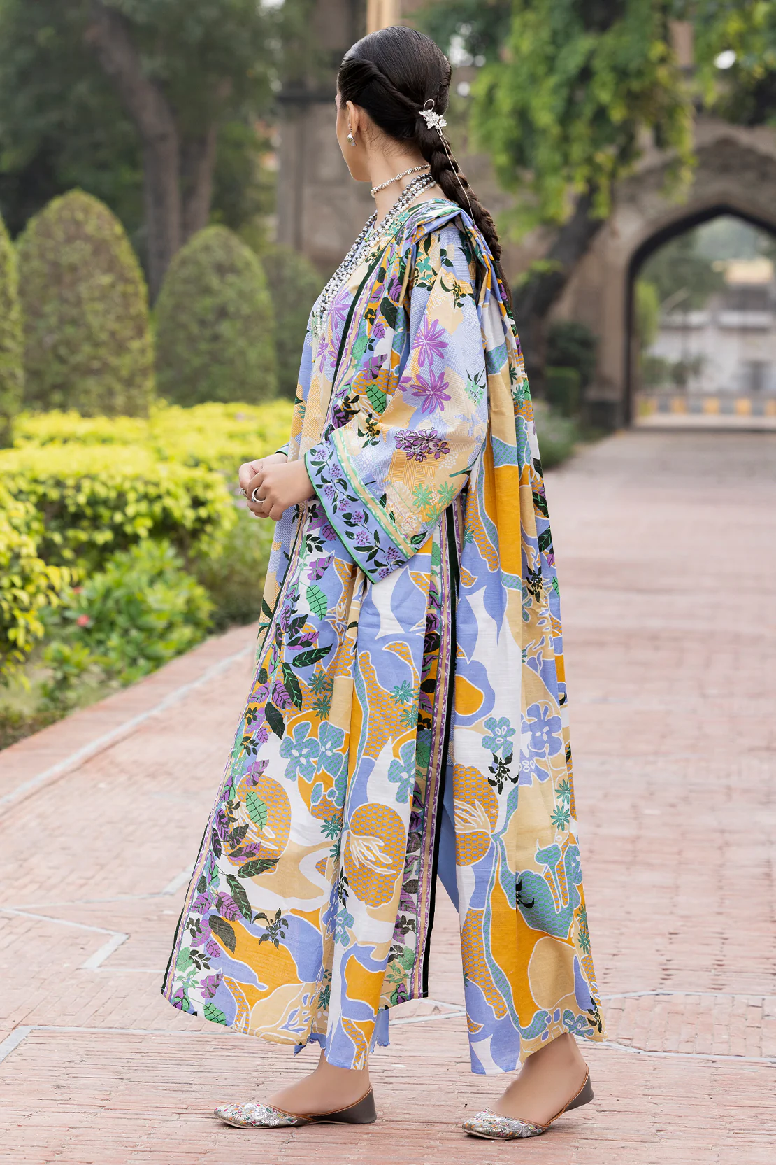 Unstitched Printed Cotton Khaddar 3 Piece - Image 5