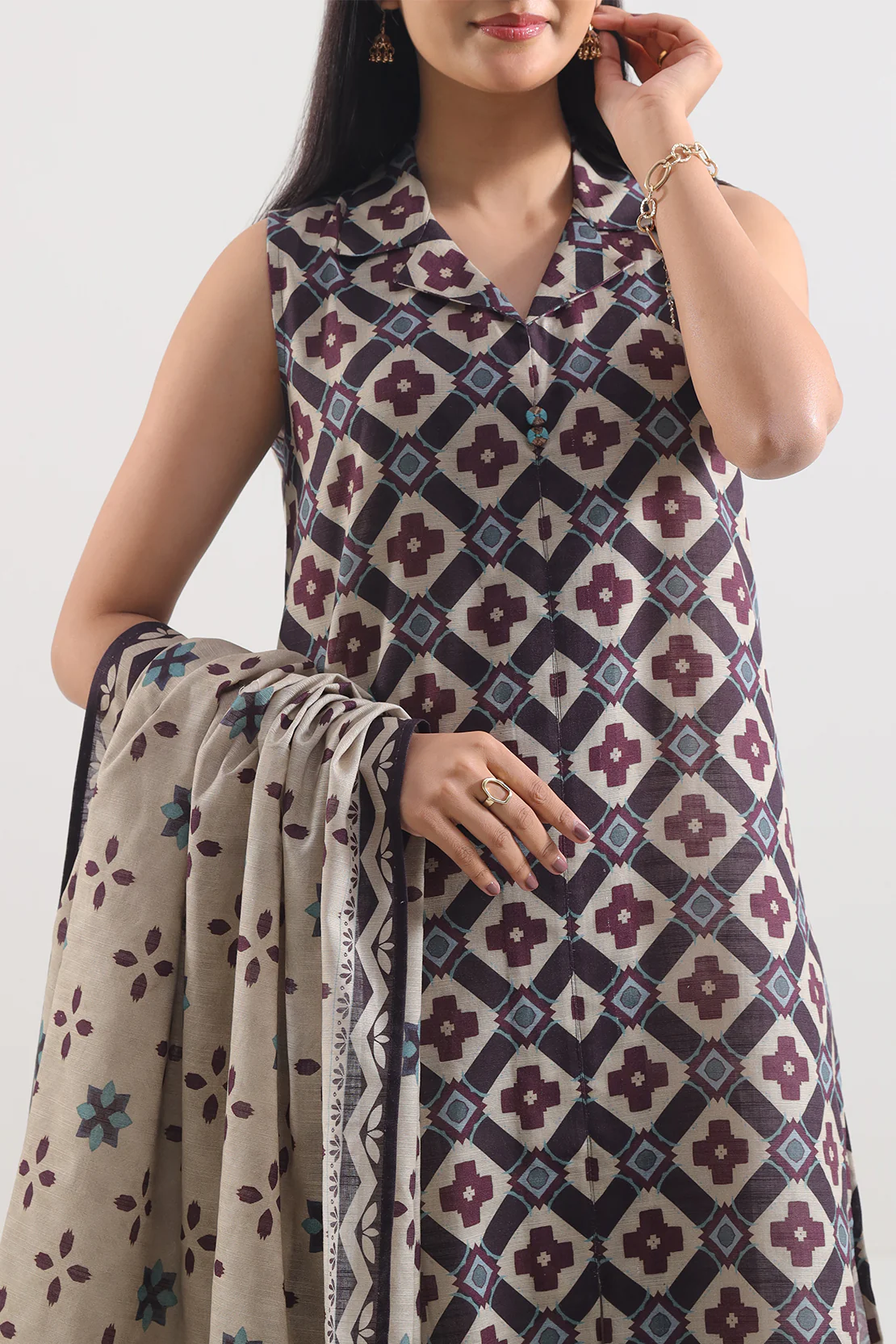 Unstitched Printed Warm Khaddar 3 Piece - Image 3