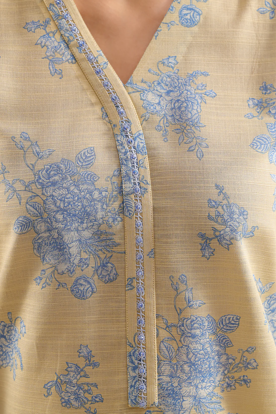 Unstitched Printed Warm Khaddar 3 Piece - Image 4