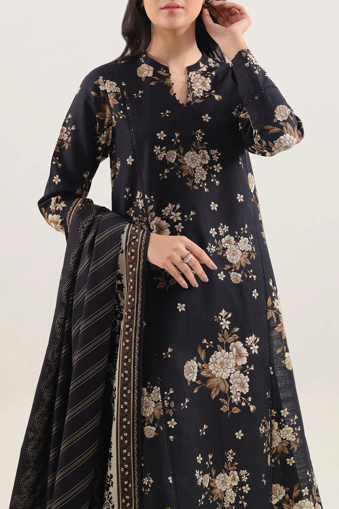 Unstitched Printed Warm Khaddar 3 Piece - Image 2