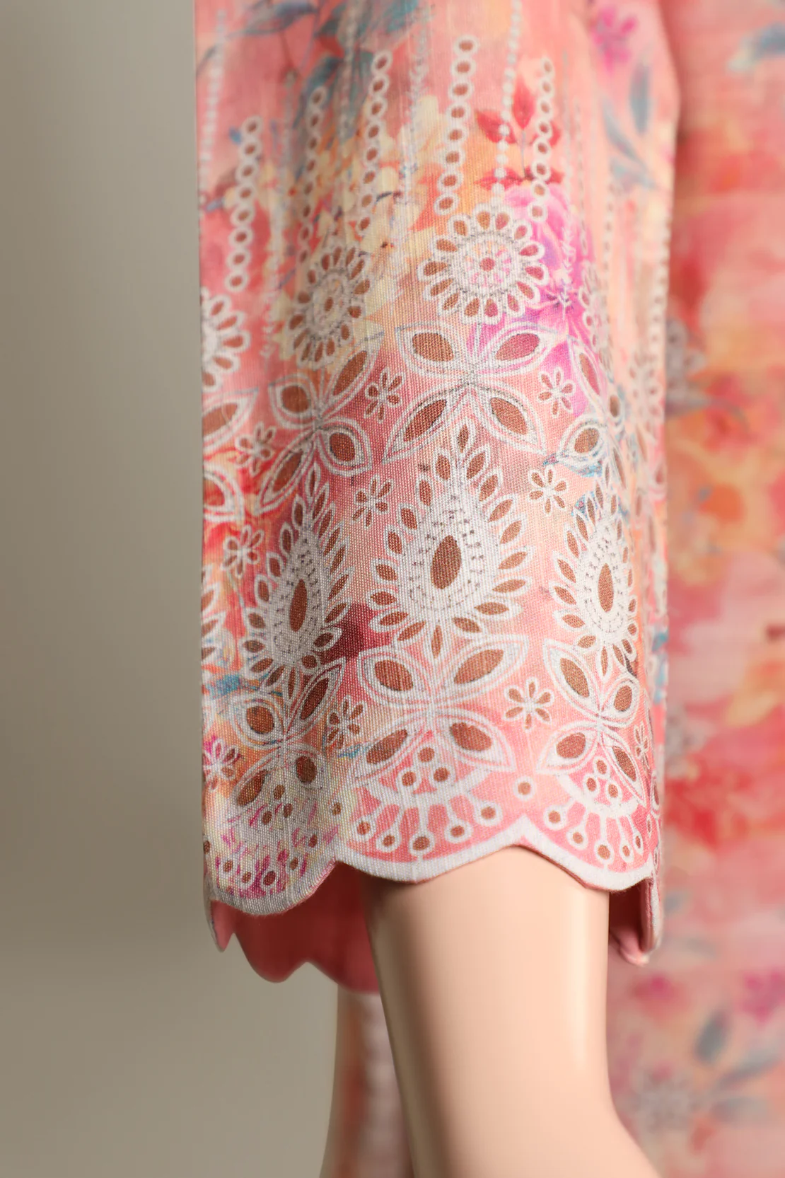 Unstitched Printed Khaddar 2 Piece (Shirt/Dupatta) - Image 4