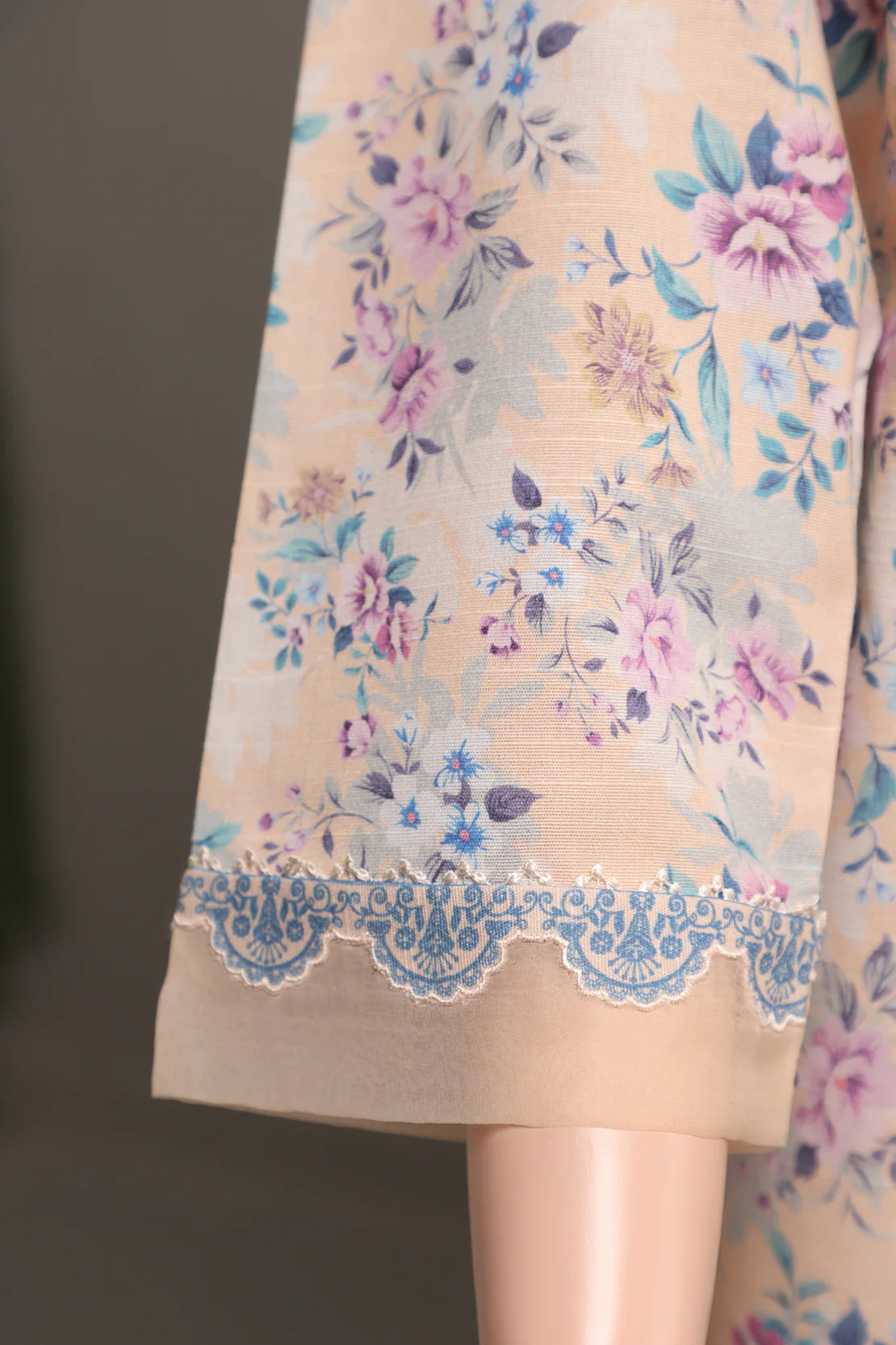 Unstitched Printed Khaddar 3 Piece - Image 3