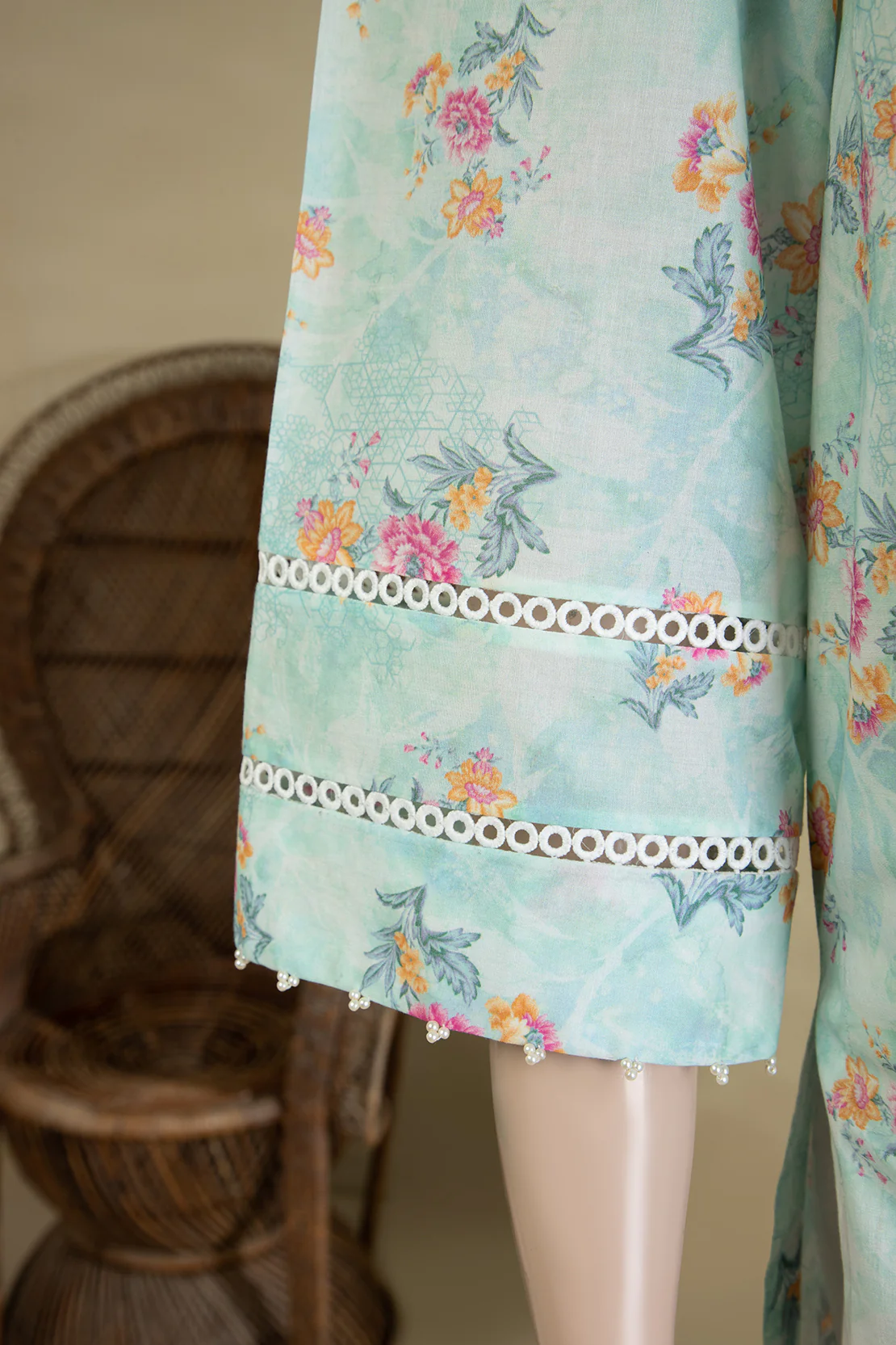 Unstitched Printed Lawn 2 Piece (Shirt/Dupatta) - Image 4