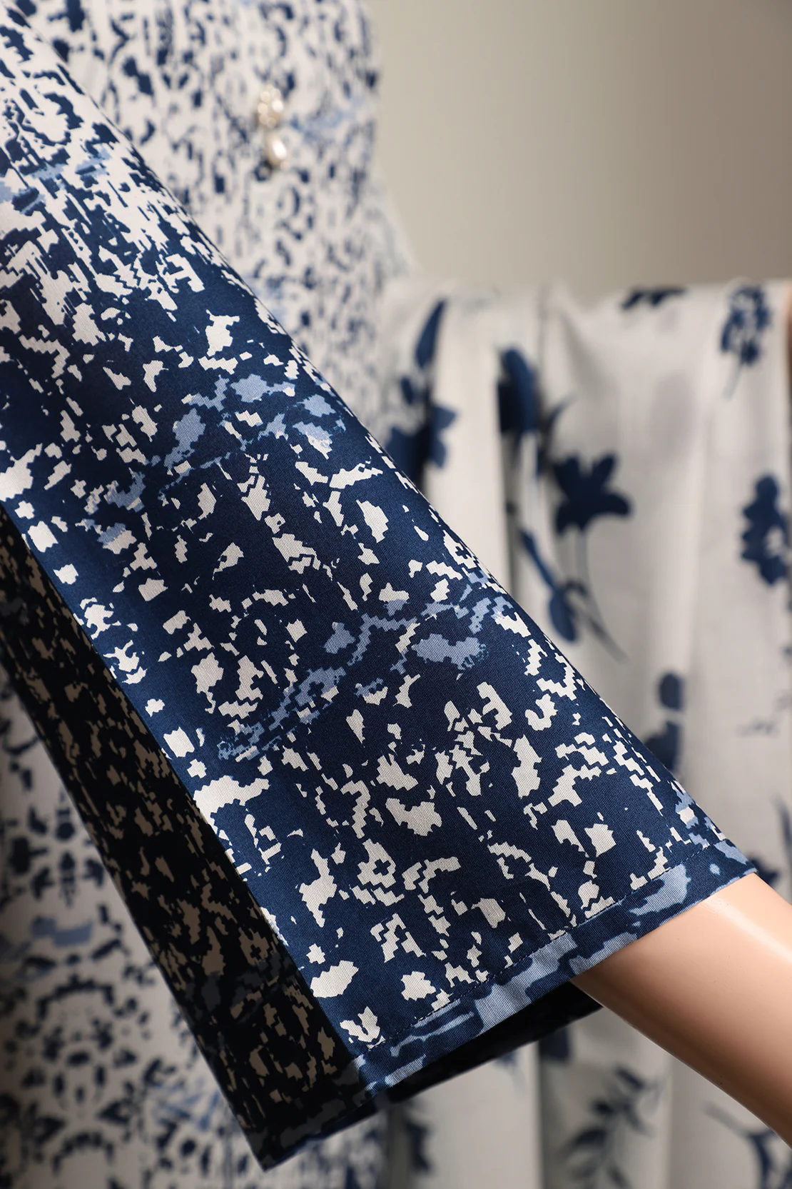 Unstitched Printed Lawn 2 Piece (Shirt/Trouser) - Image 4